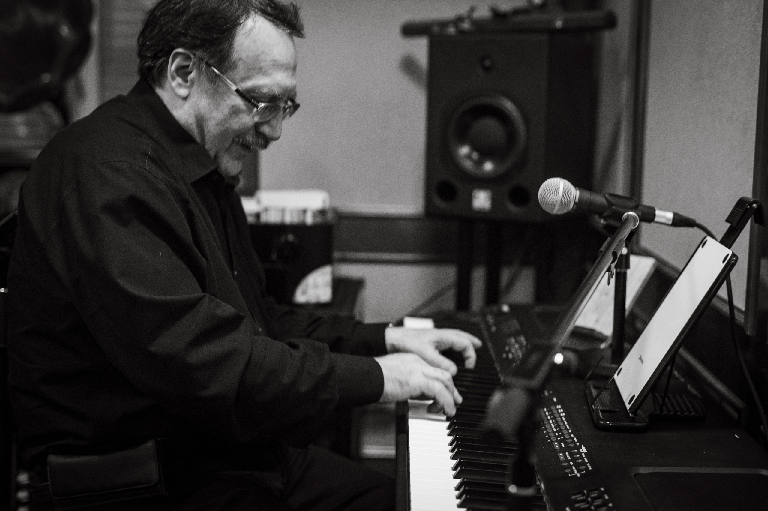 Джаз, виски, разговоры. Фотограф Роман Адлер