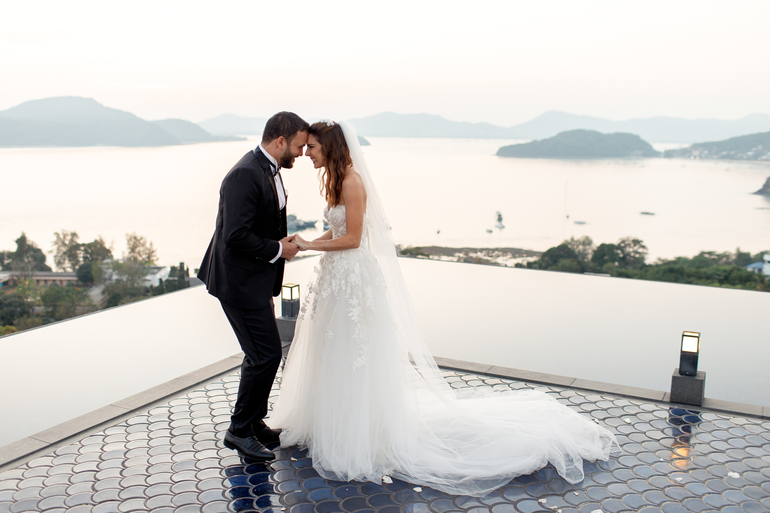 Свадьба с гостями на Пхукете. Фотограф на Пхукете в Таиланде