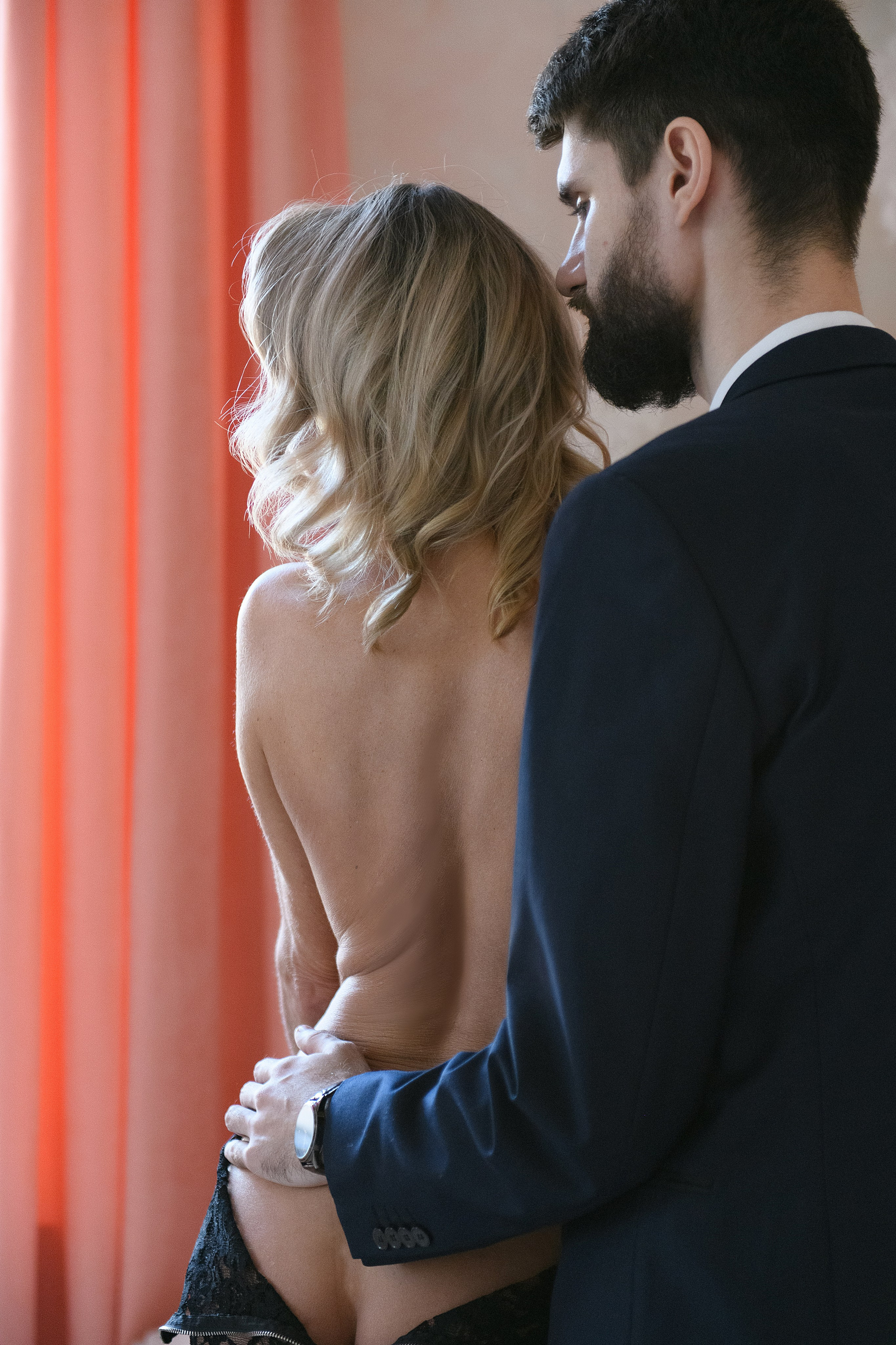 Откровенная фотосессия влюбленных. Организация и проведение фотосъемок в Санкт-Петербурге. Фотограф Смирягин Илья