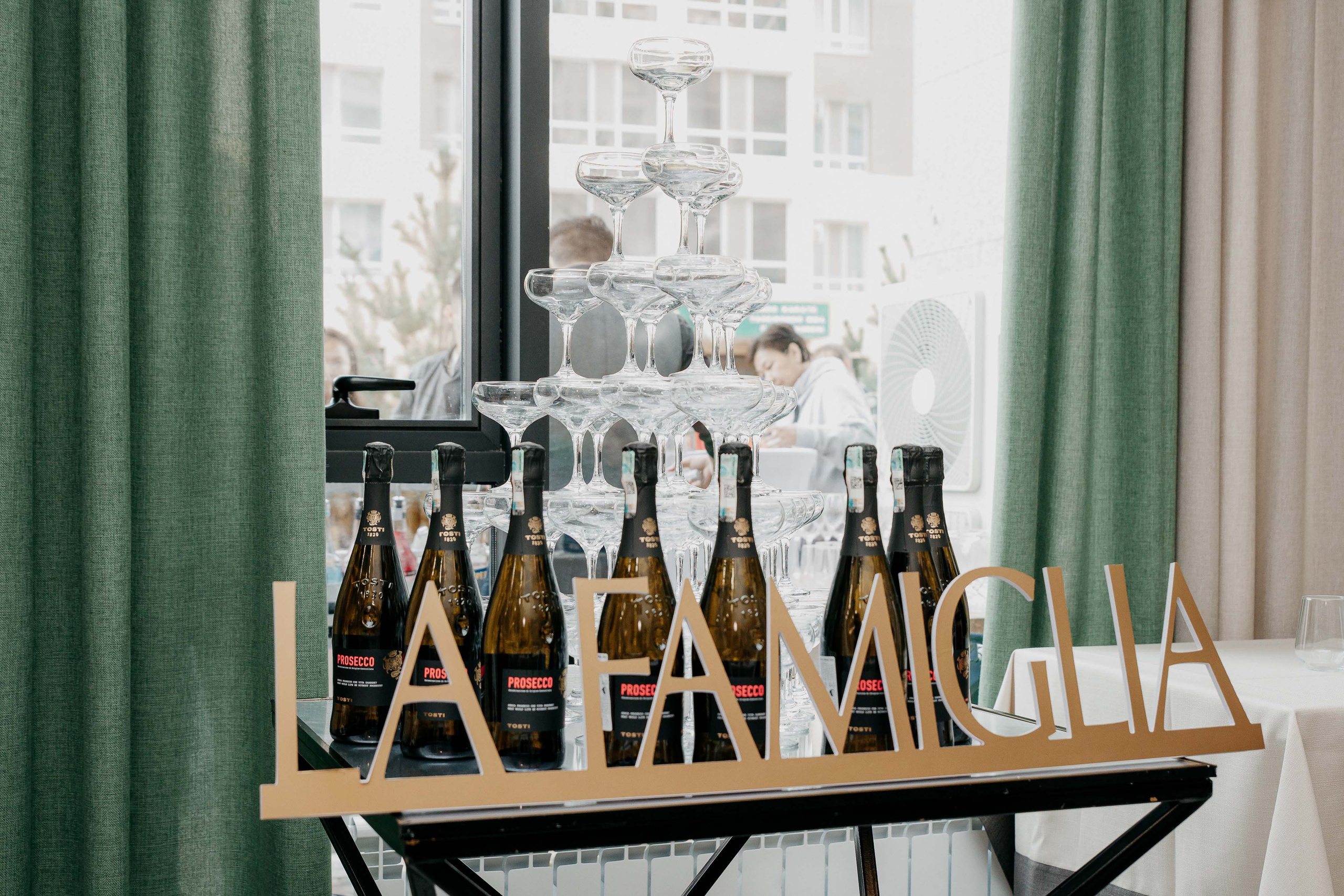 Открытия ресторанов, салонов и др. Фотограф в Нур-Султан Лю-Гуной Руслан