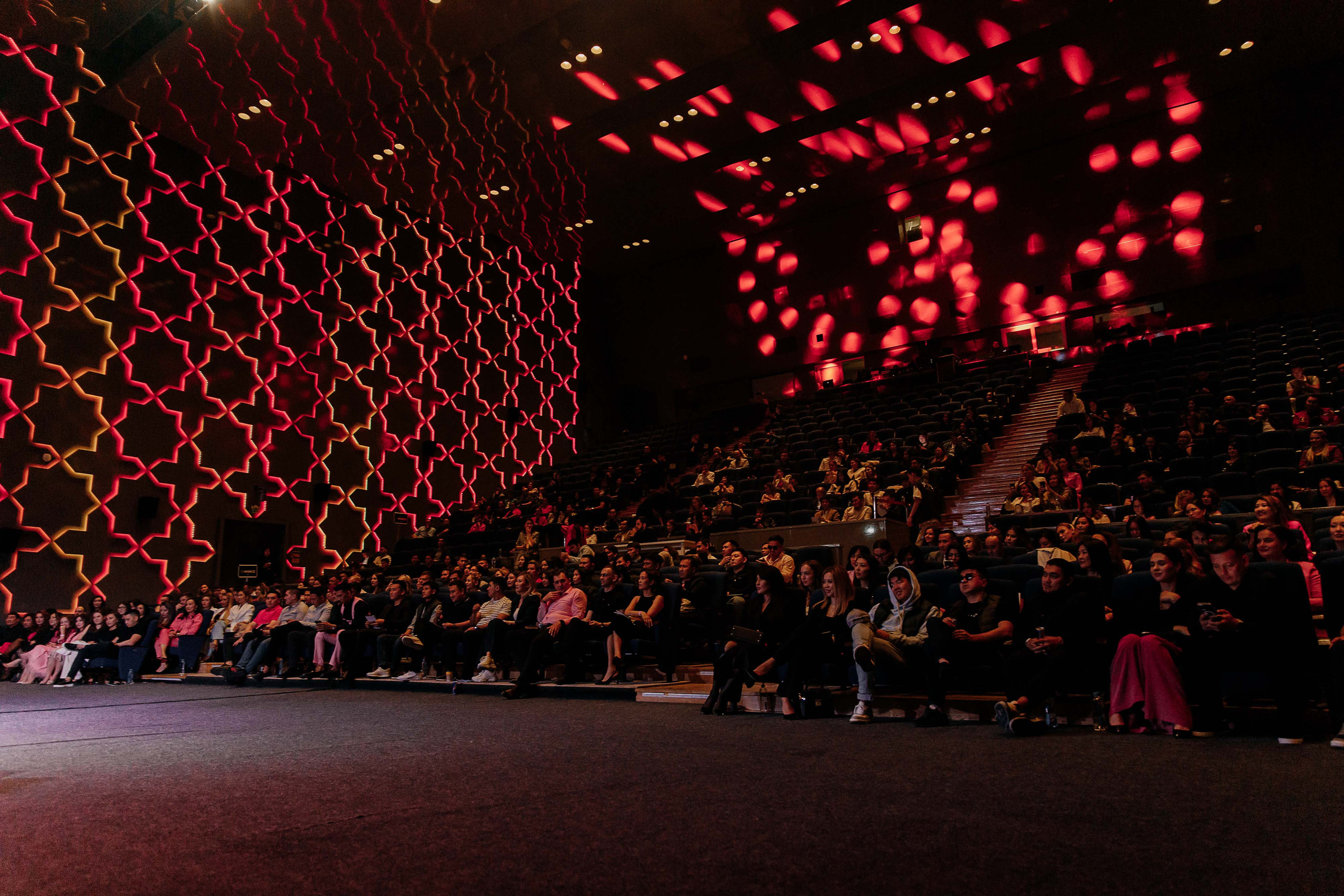 Конференции и форумы. Фотограф в Нур-Султан Лю-Гуной Руслан