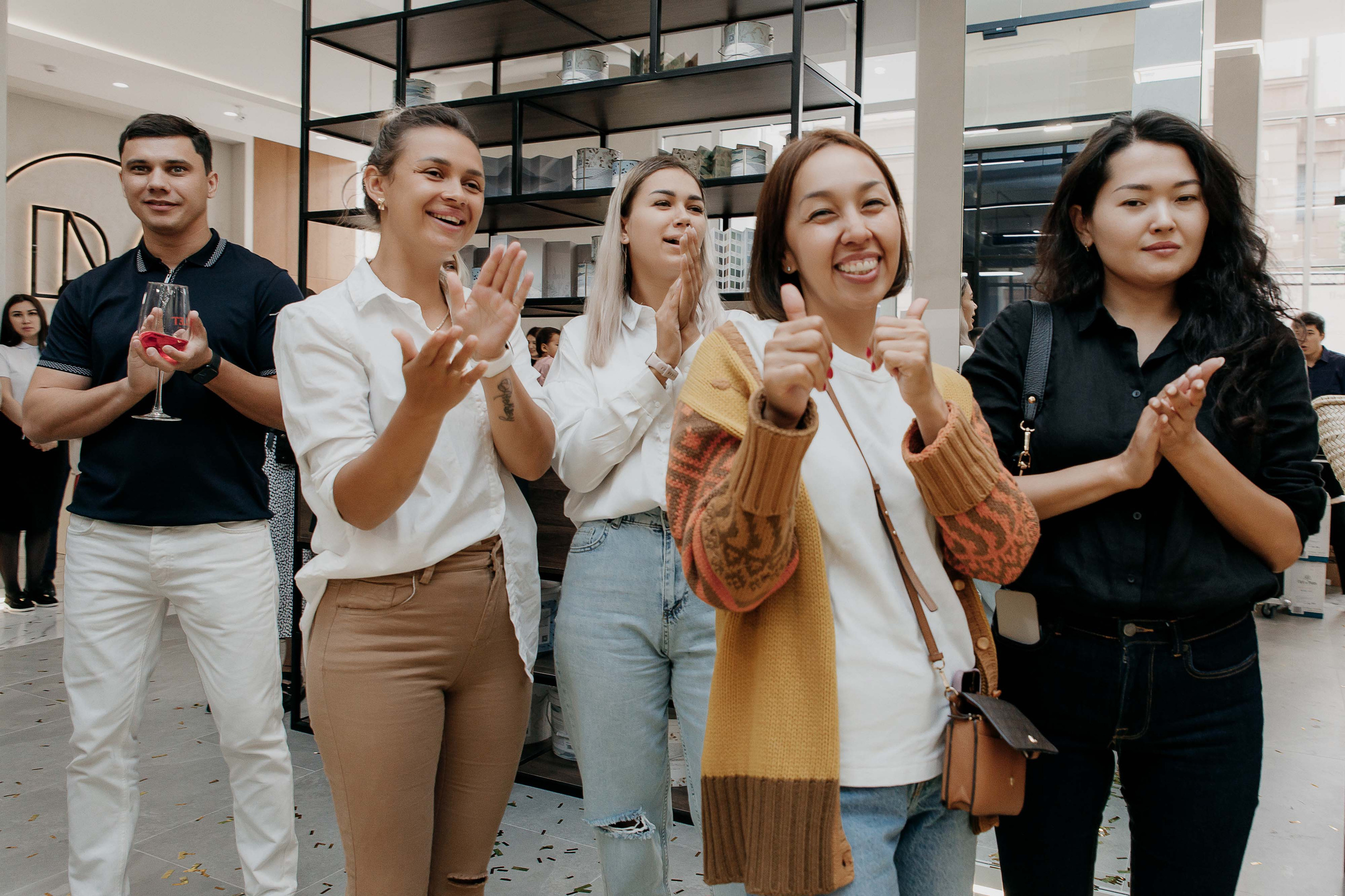 Открытия ресторанов, салонов и др. Фотограф в Нур-Султан Лю-Гуной Руслан