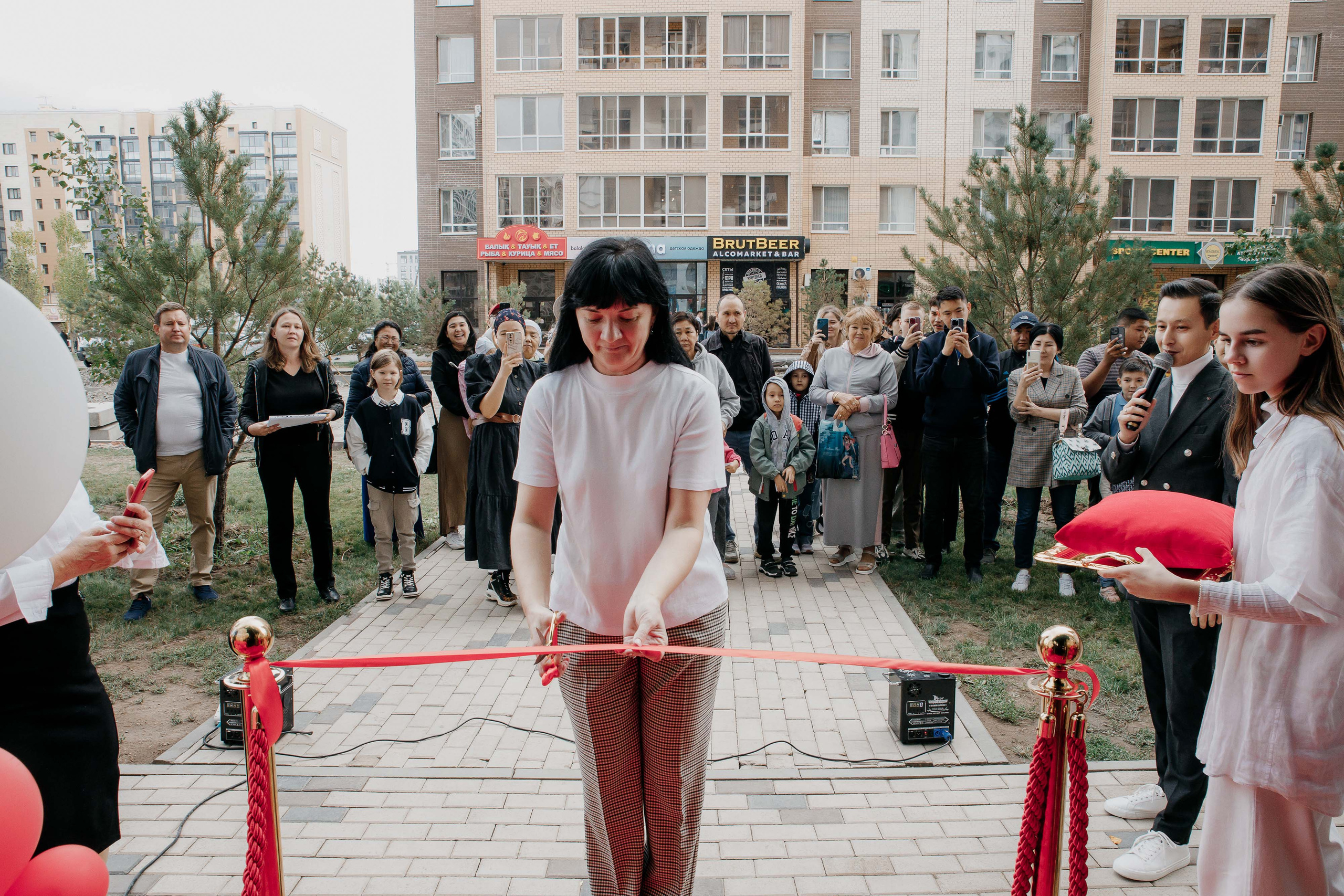 Открытия ресторанов, салонов и др. Фотограф в Нур-Султан Лю-Гуной Руслан