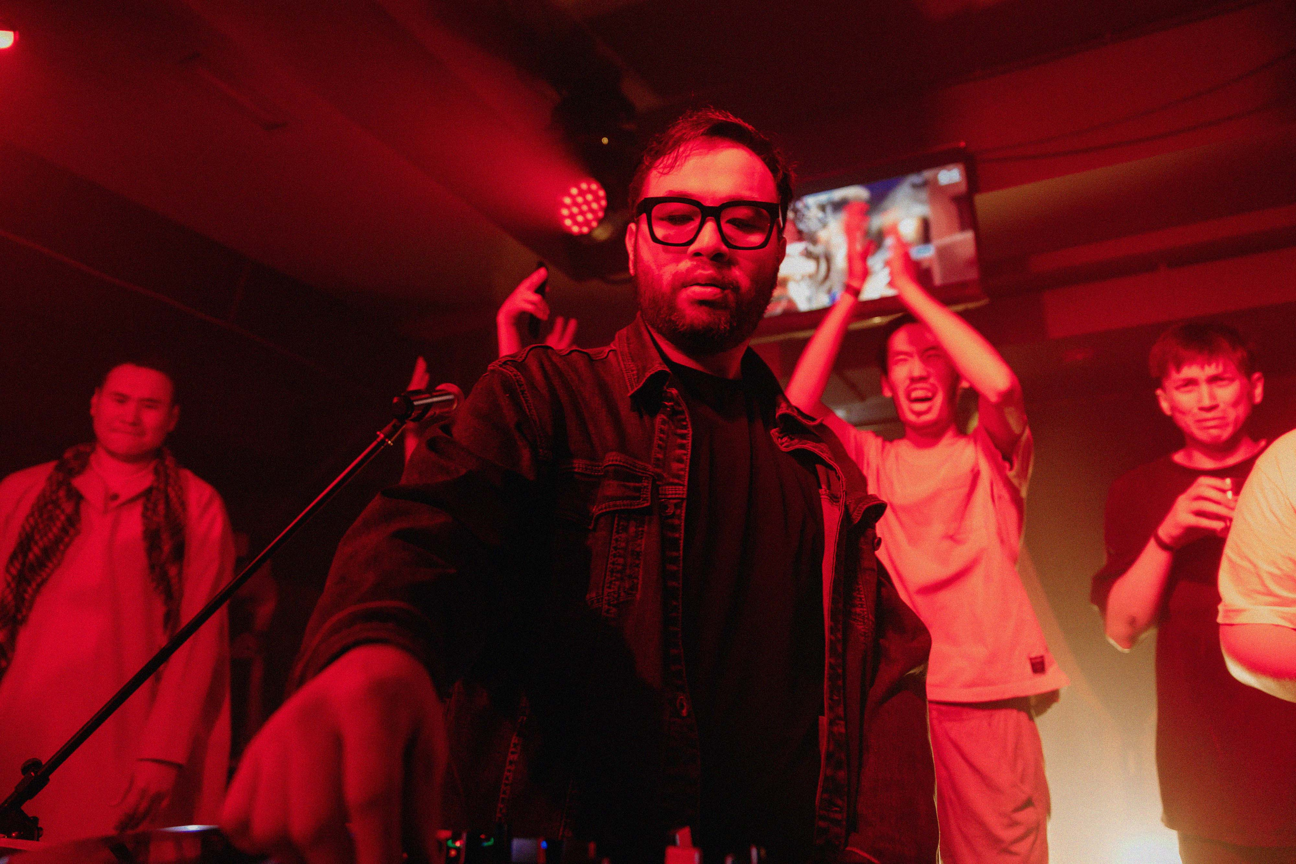 Ночная жизнь / Тематические вечерники. Фотограф в Нур-Султан Лю-Гуной Руслан