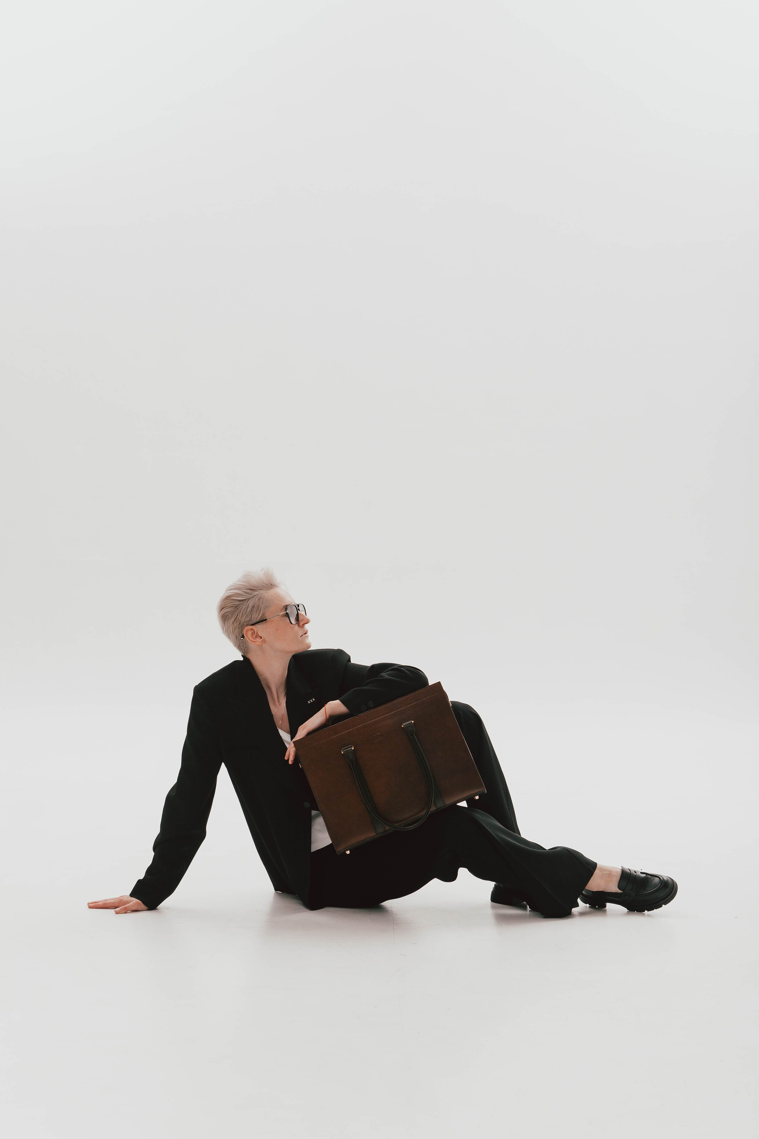 Анна Гречаная и изделие Дана Настаса 💼. Фотограф Ольга Крукле