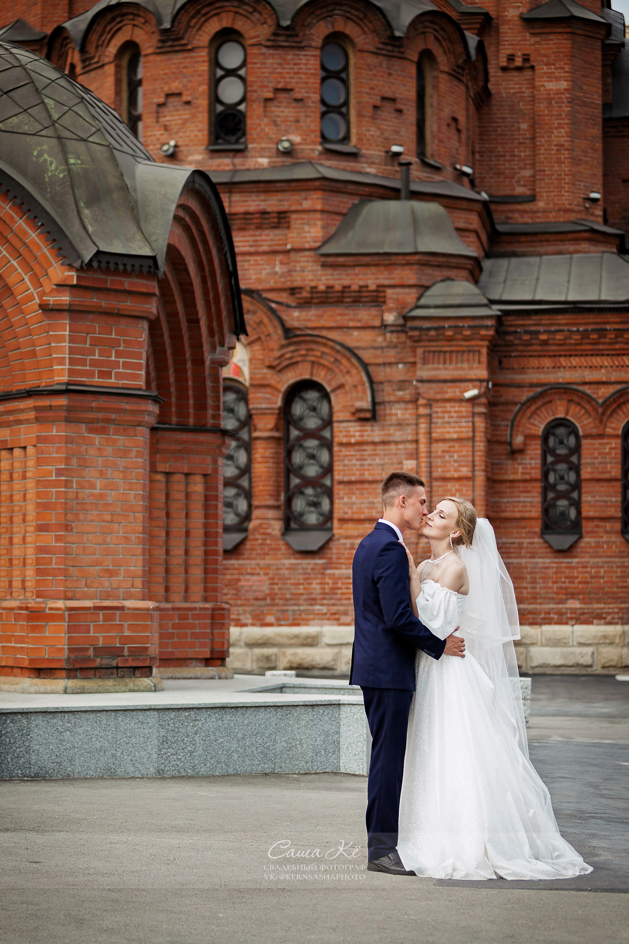 Волшебная фотосессия А&О около Оперного театра. Свадебный, семейный и event фотограф в Новосибирске и Новосибирской области Саша Кё
