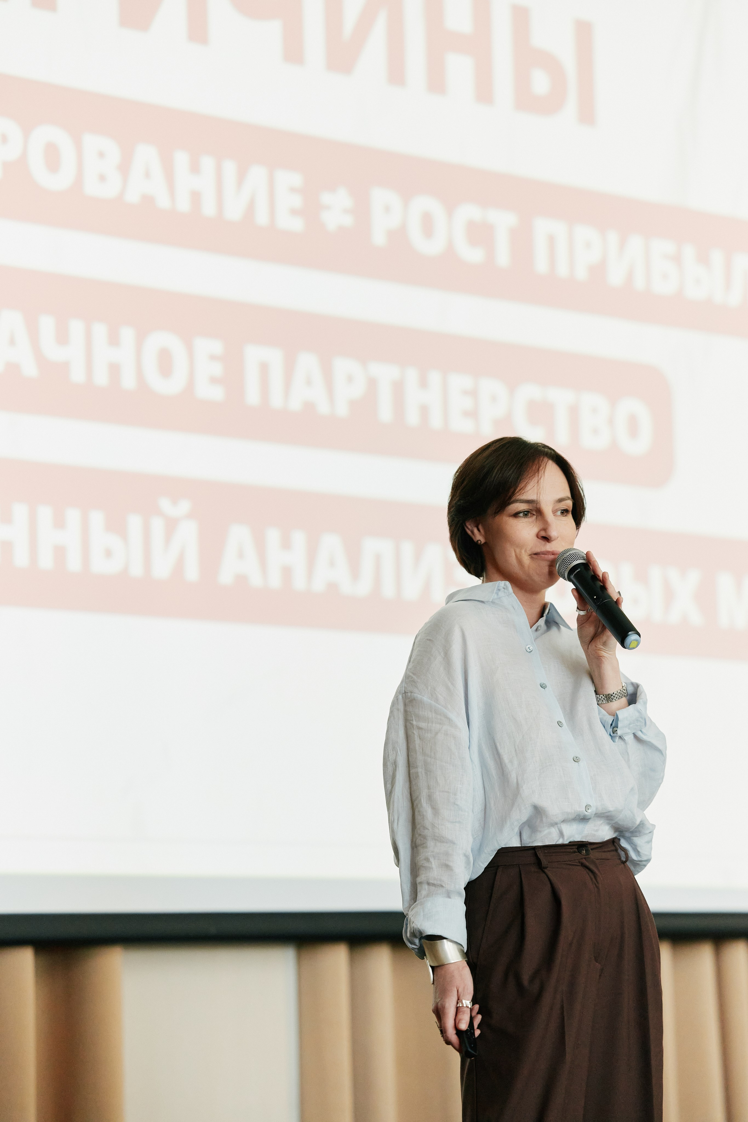 Форум Бизнес-тренды 2025 в Marriott Hotel 28.04. Свадебный репортажный фотограф краснодар максим дремов дрёмов фотосессия студия цена