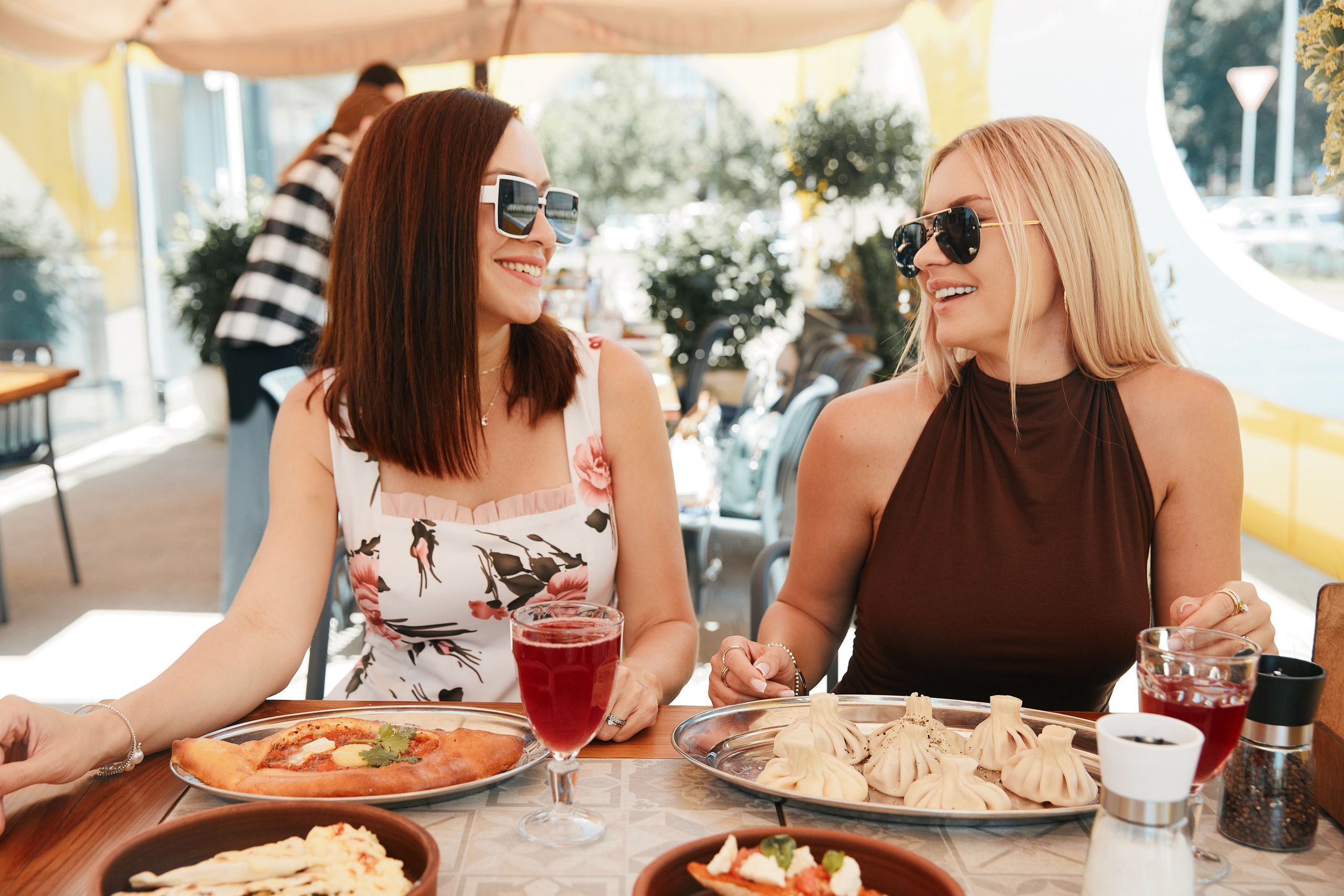 Терраса и завтраки в Старик Хинкалыч ТЦ Сыр 09.07. Свадебный репортажный фотограф краснодар максим дремов дрёмов фотосессия студия цена