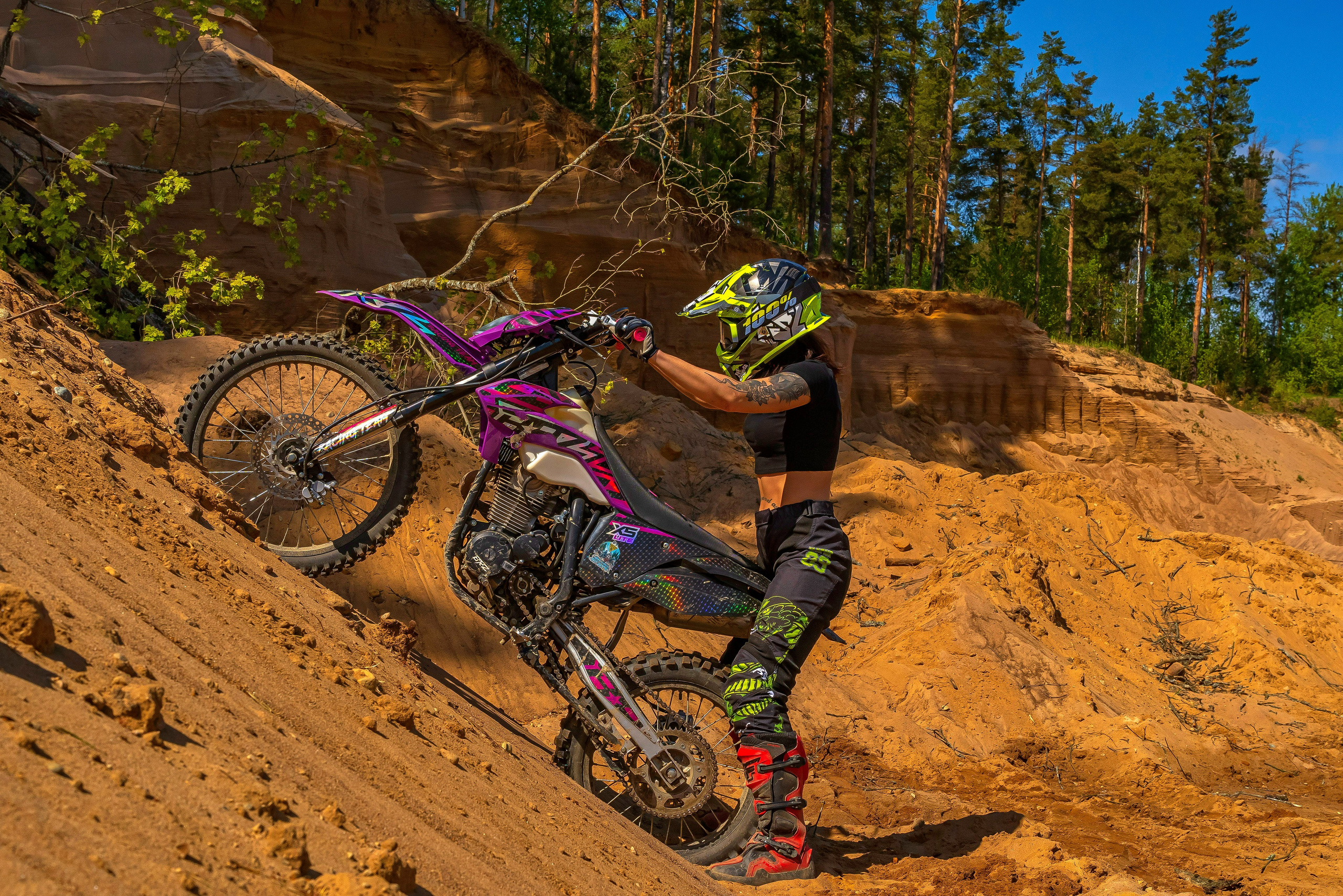 Катя Ли. Графический дизайнер Илья Левченко