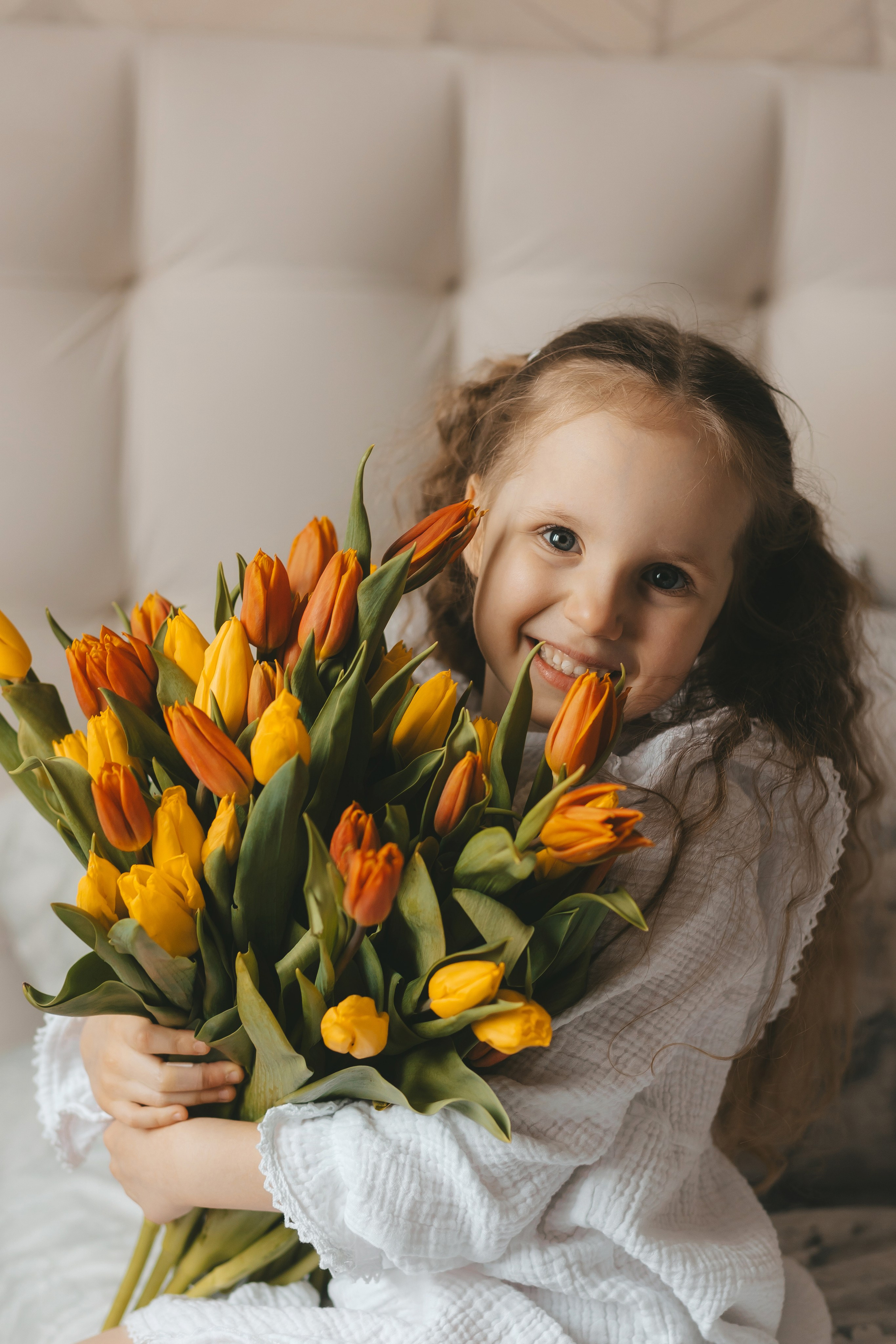 Весенняя домашняя семейная фотосессии мамы с дочками. Семейный и женский фотограф в Москве Надежда Воробьева