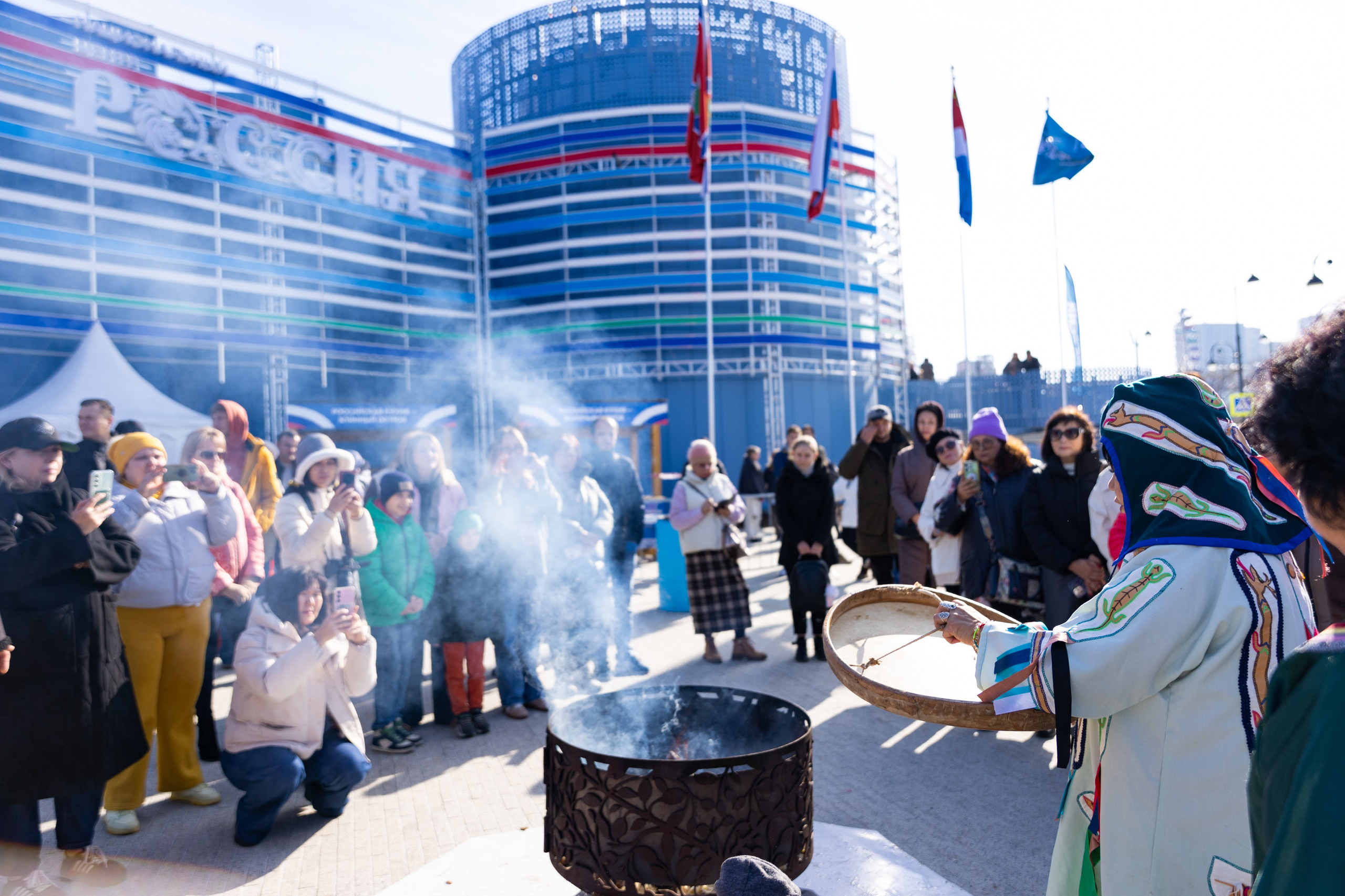 День народного единства в Национальном центре Россия. Олег Катакинов| Репортажный фотограф в городе у моря (Владивосток)