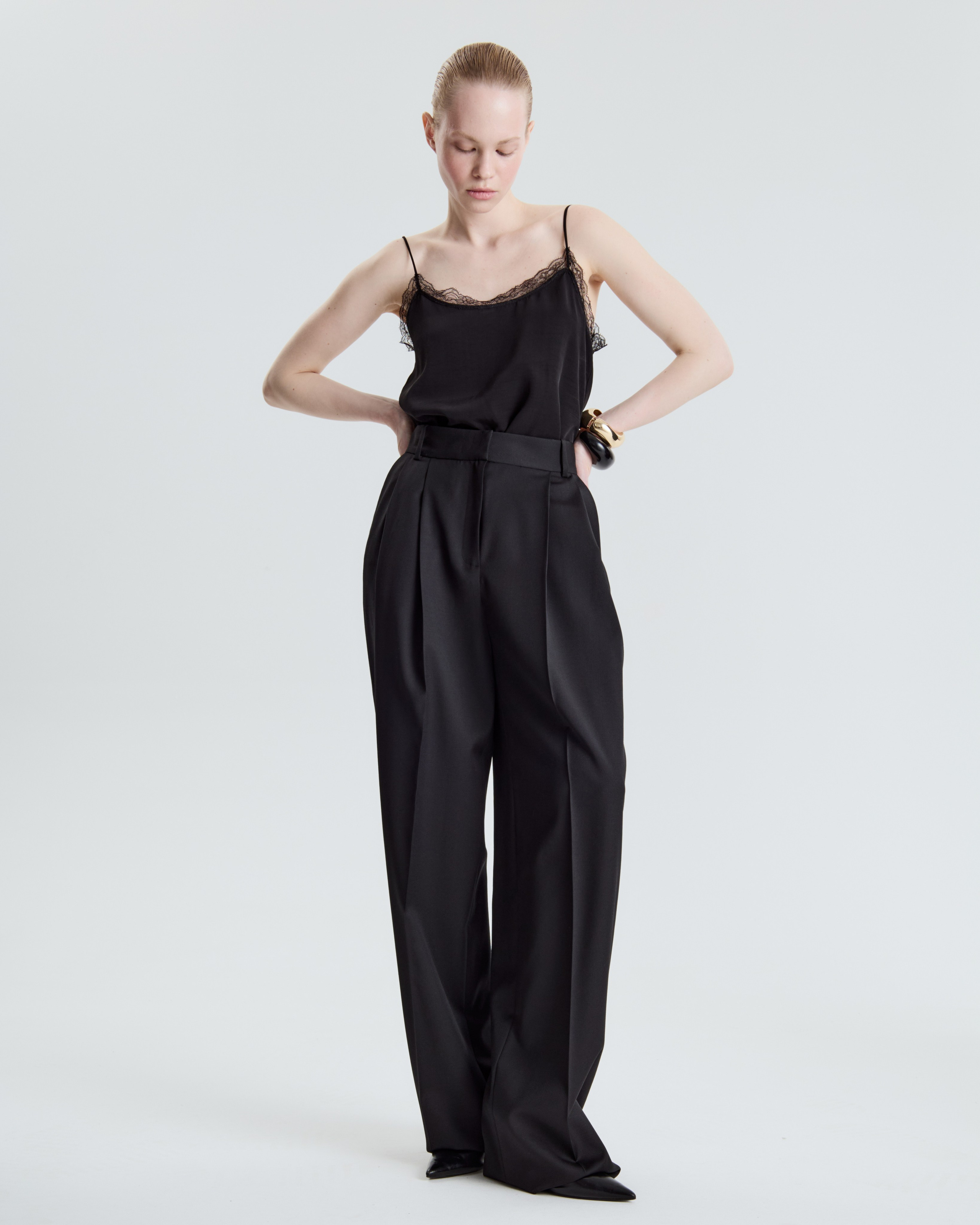 Room513. Фотограф и видеограф для брендов в Москве