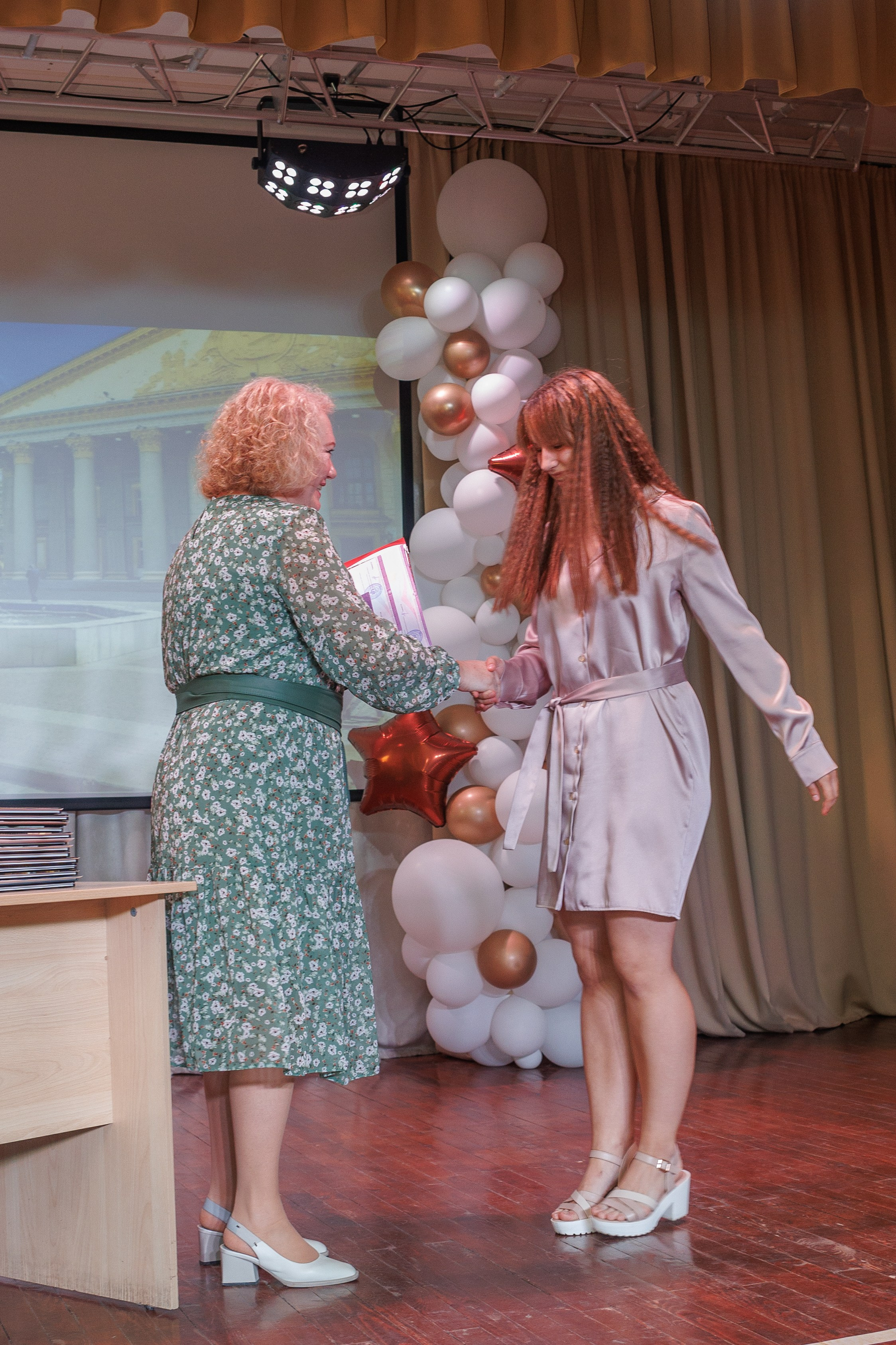 Вручение аттестатов. Свадебный и семейный фотограф в Новосибирске Ирина Дорошкова