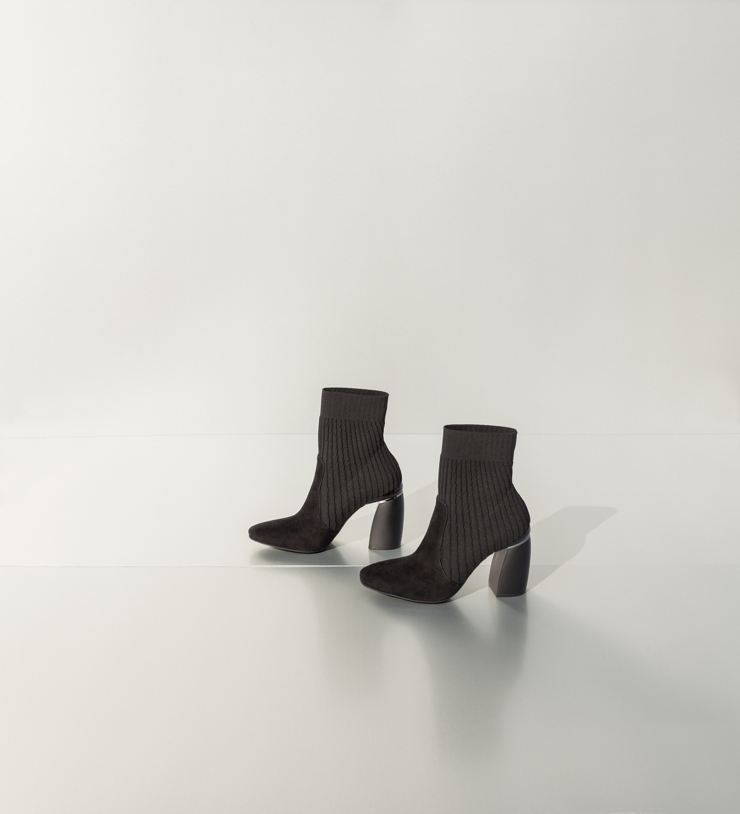 Обувь и аксессуары. Предметный фотограф. Москва. Продюсирование съемок, Set-design & пост-продакшн, E-commerce контент