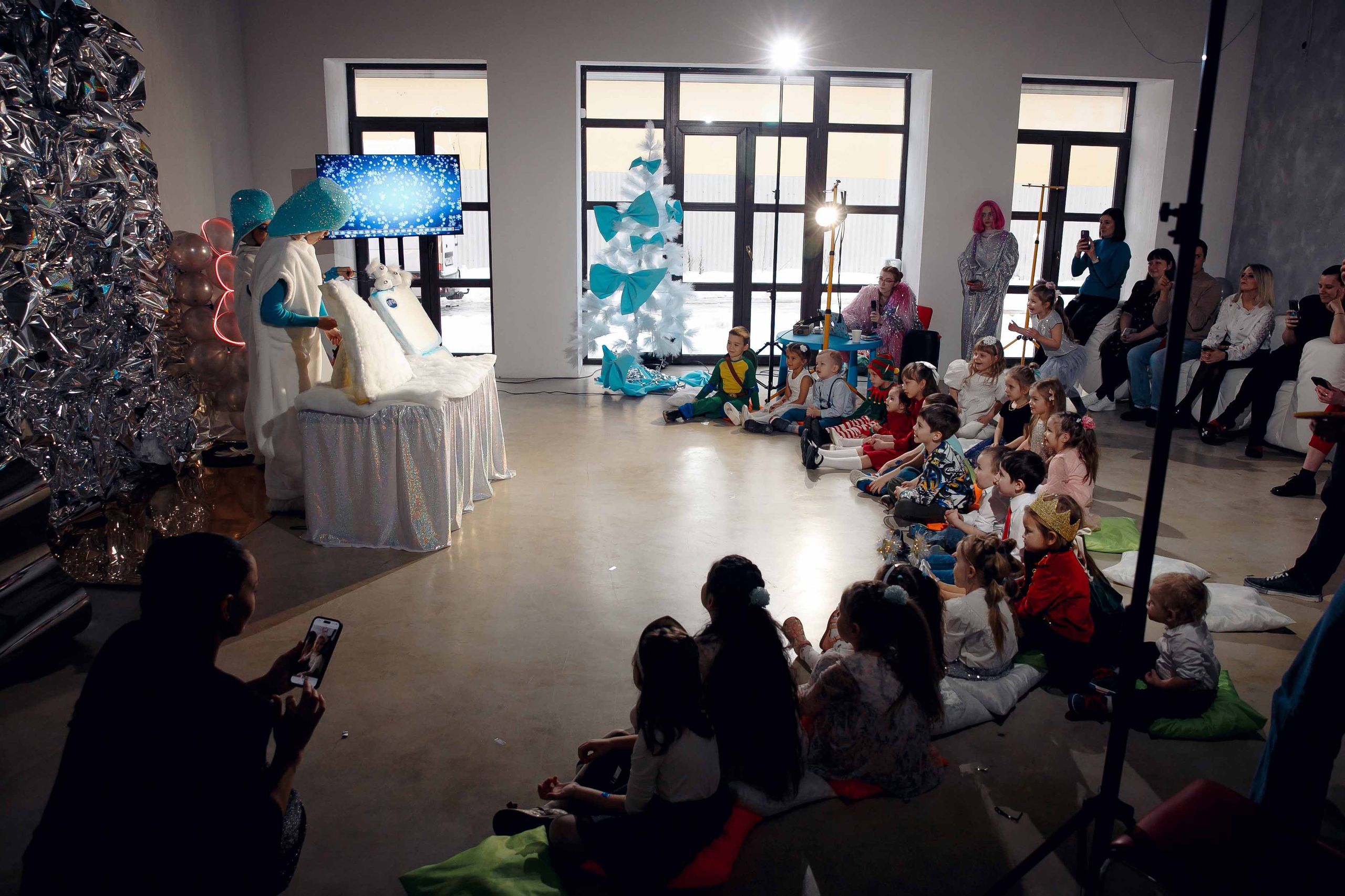 Елка в «Фотоцехе» #1. Ваш репортажный фотограф Артемий Антонов