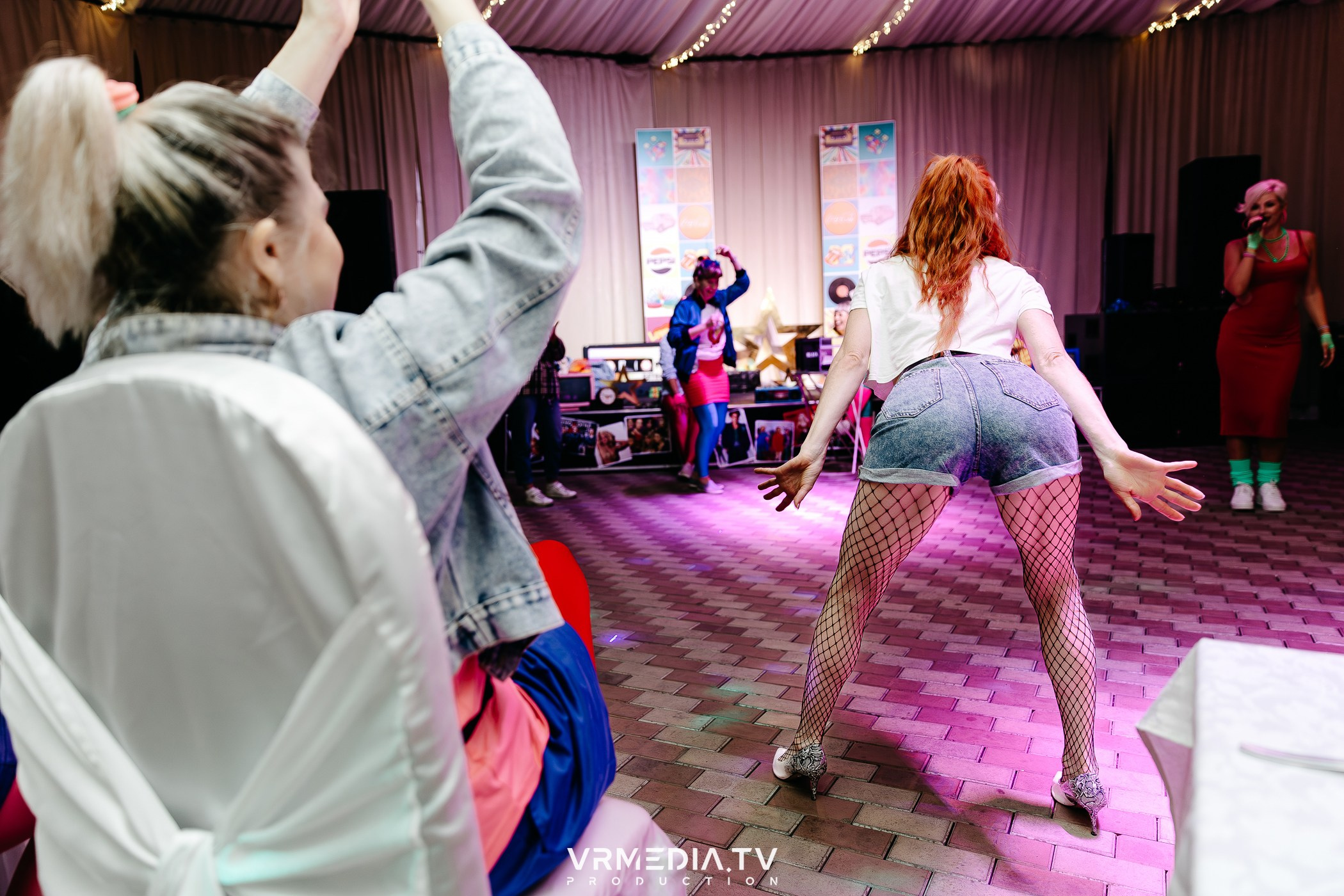 «Назад в 90-е!» в ресторане «Империя»