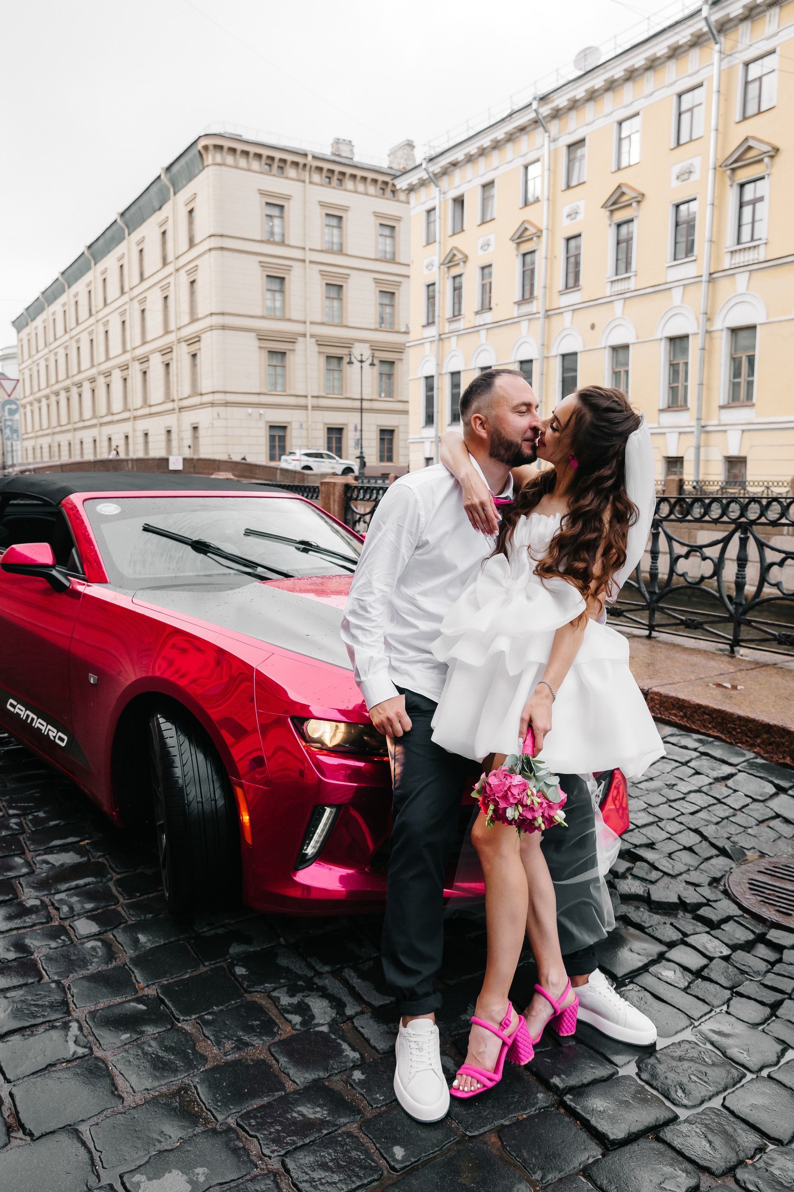 ДВОРЕЦ № 2 | Июль, кабриолет, академия Штиглица. Свадебный фотограф в Санкт-Петербурге Полина Корзухина