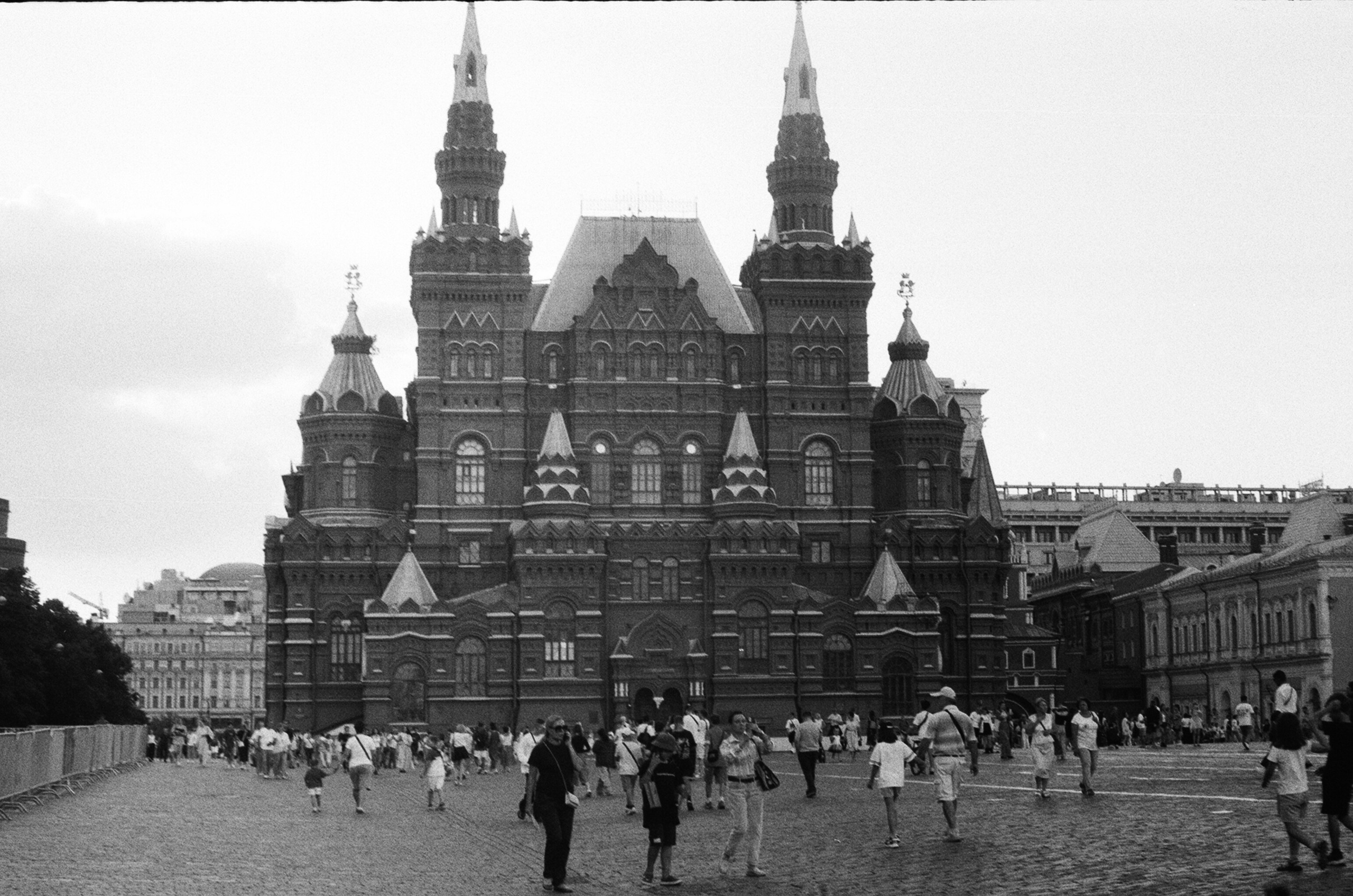 Альбом пленочных ЧБ-фото. Репортажный и семейный фотограф — Шелихов Сергей