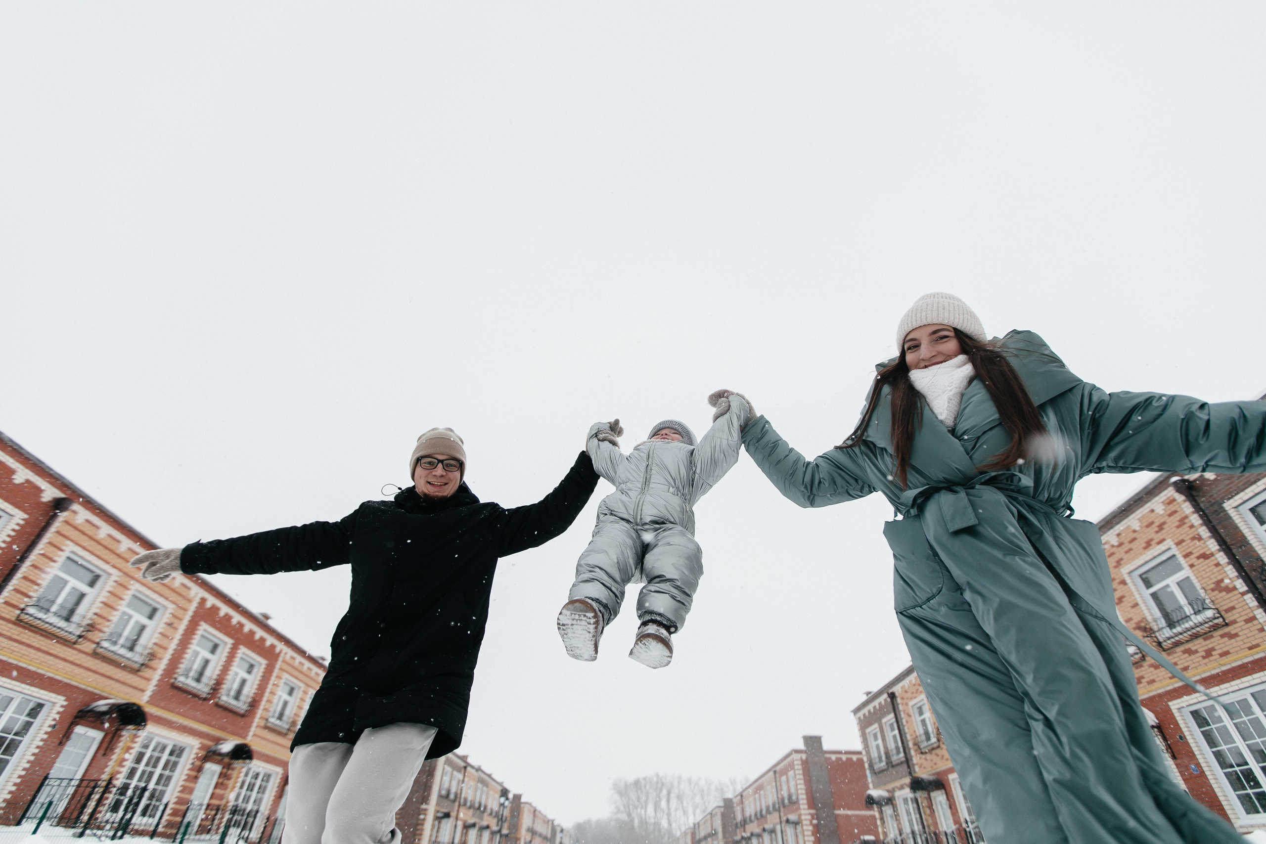 Где-то снежные дремлют метели, В ожидании праздничных чудес. Душевный фотограф Ваших самых ярких событий Марина Погребняк