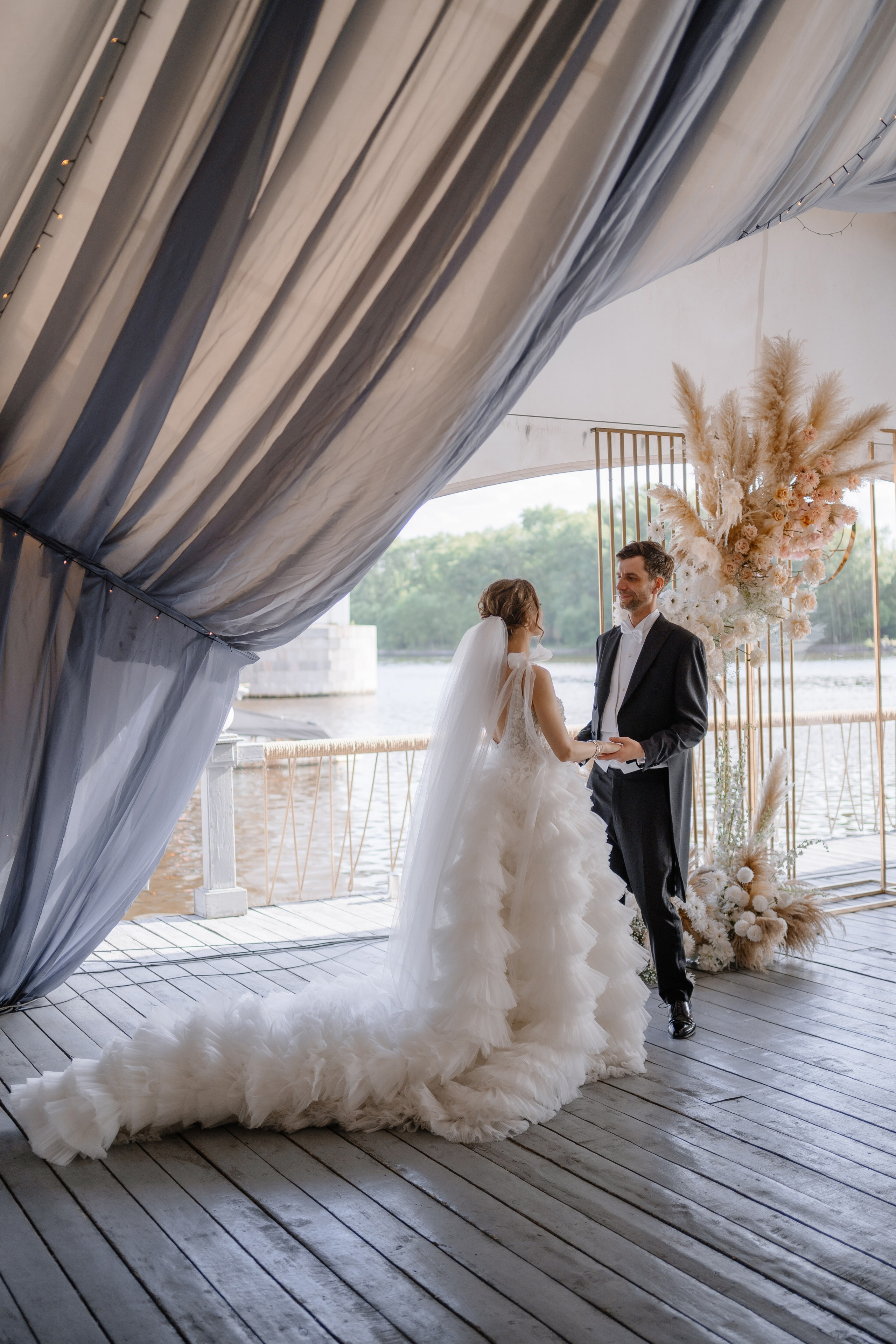 Выездная регистрация свадьбы в ресторане River Club Moscow. Свадебный и семейный фотограф в Москве Светлана Зоткина