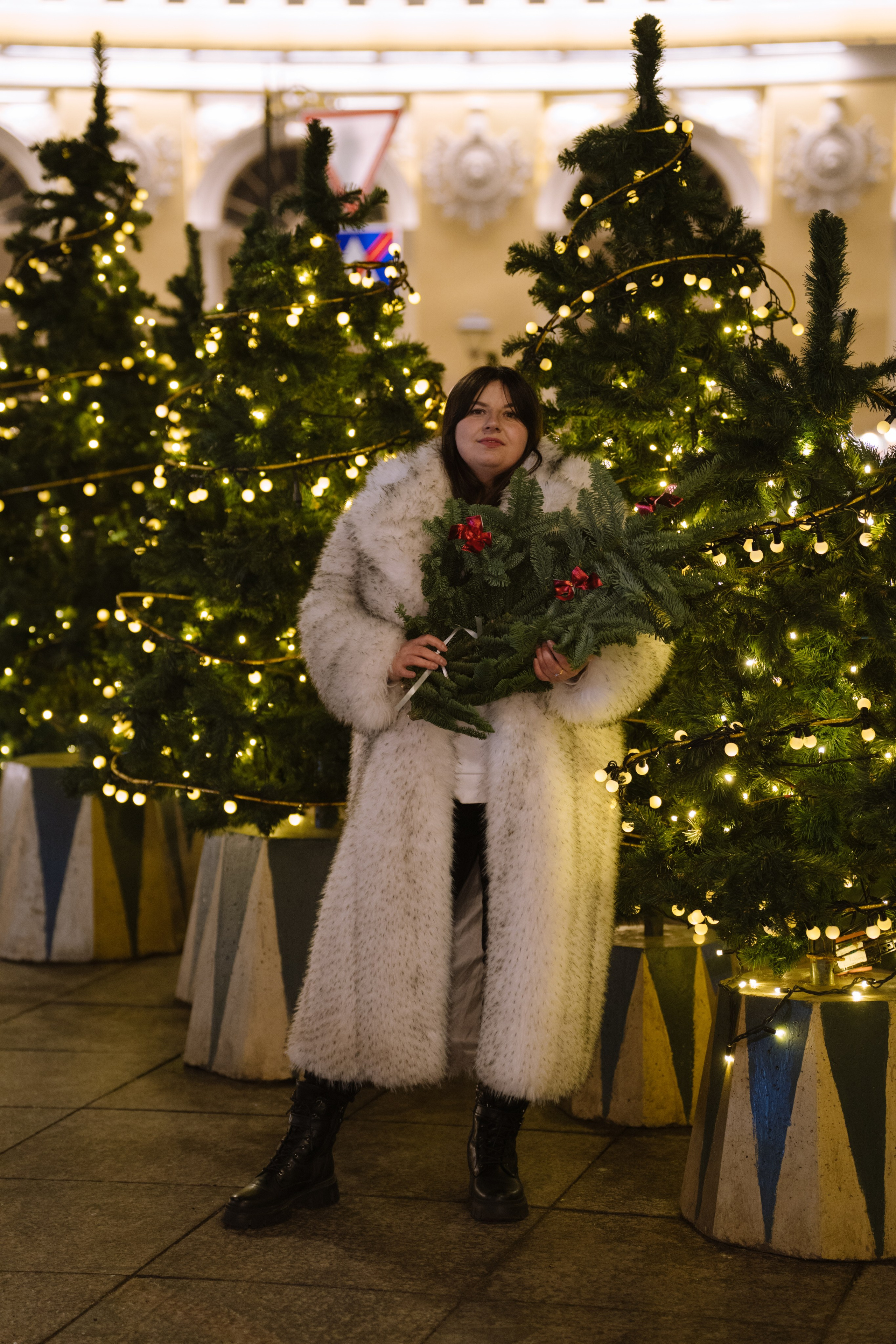 ПРОГУЛКА НА МАНЕЖНОЙ ПЛОЩАДИ ДЛЯ ДЕВУШКИ ПЕРЕД НОВЫМ ГОДОМ (НОВОГОДНЯЯ ФОТОСЕССИИЯ НА МАНЕЖНОЙ ПЛОЩАДИ). Профессиональный фотограф, Санкт-Петербург — Виктория Богомолова