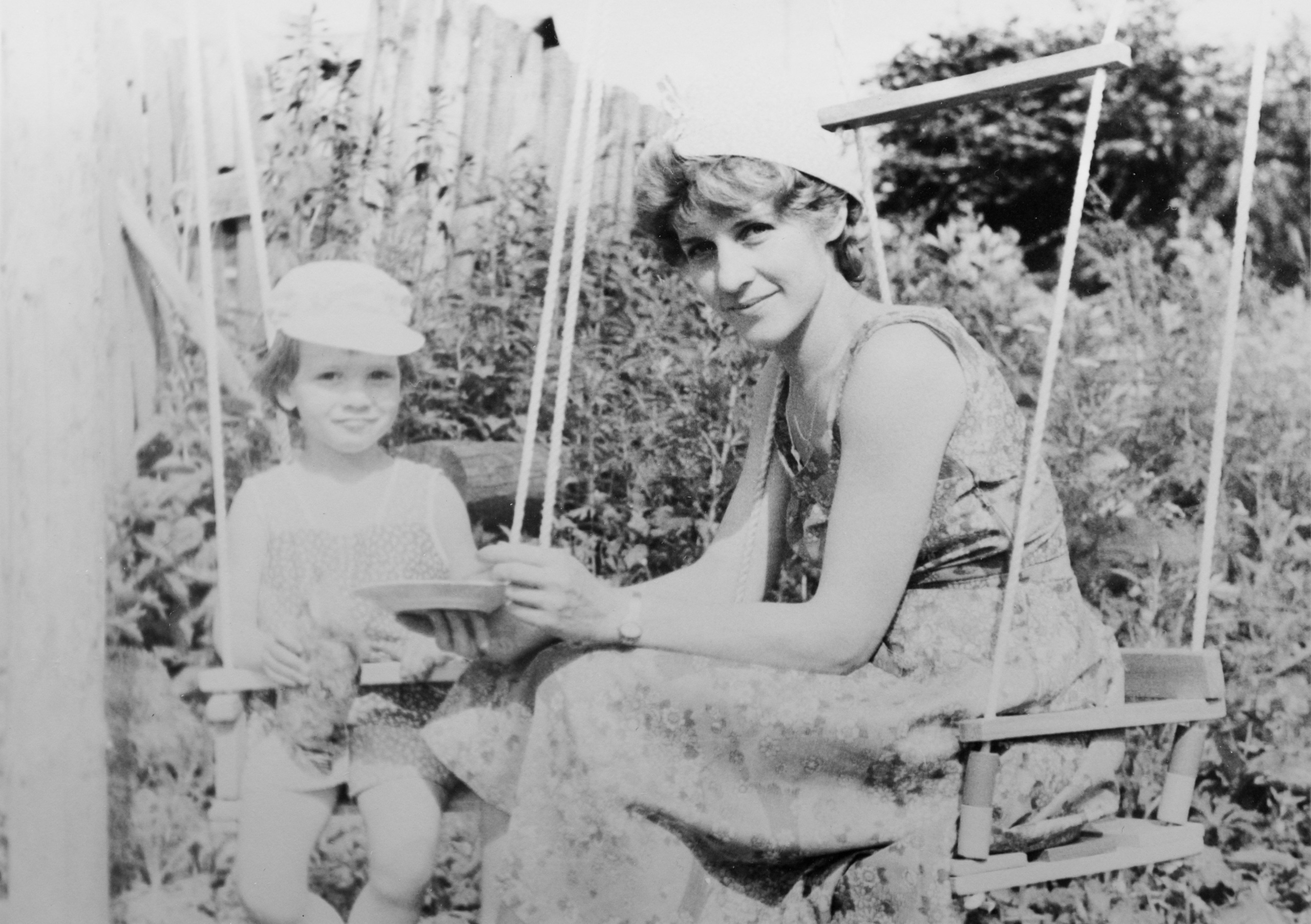 Личные фото. Школьные выпускные альбомы в Москве Марина Николаева