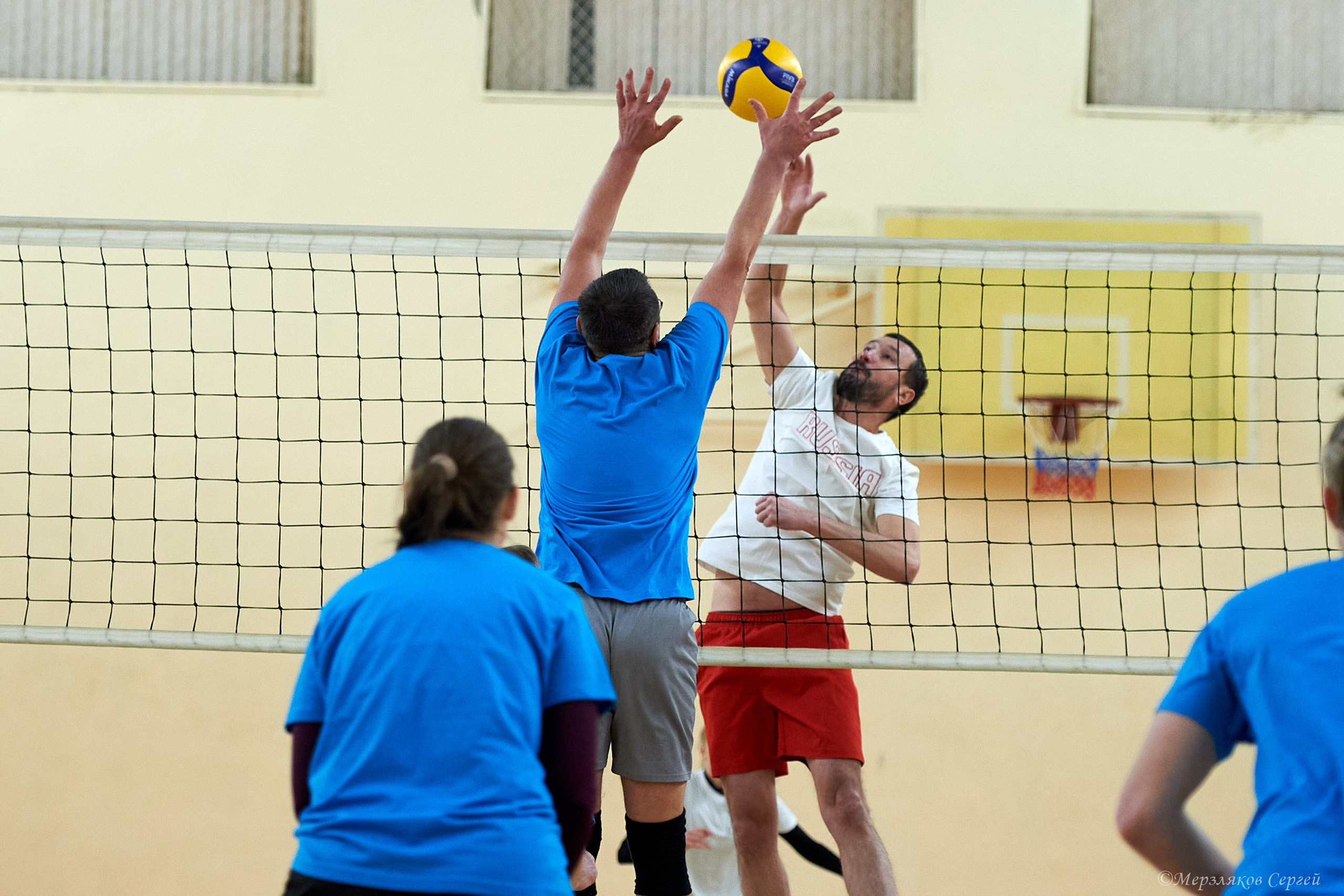 Новогодний турнир по волейболу. Ижевск. 15.12.2023. Спортивный репортажный фотограф в Ижевске Сергей Мерзляков