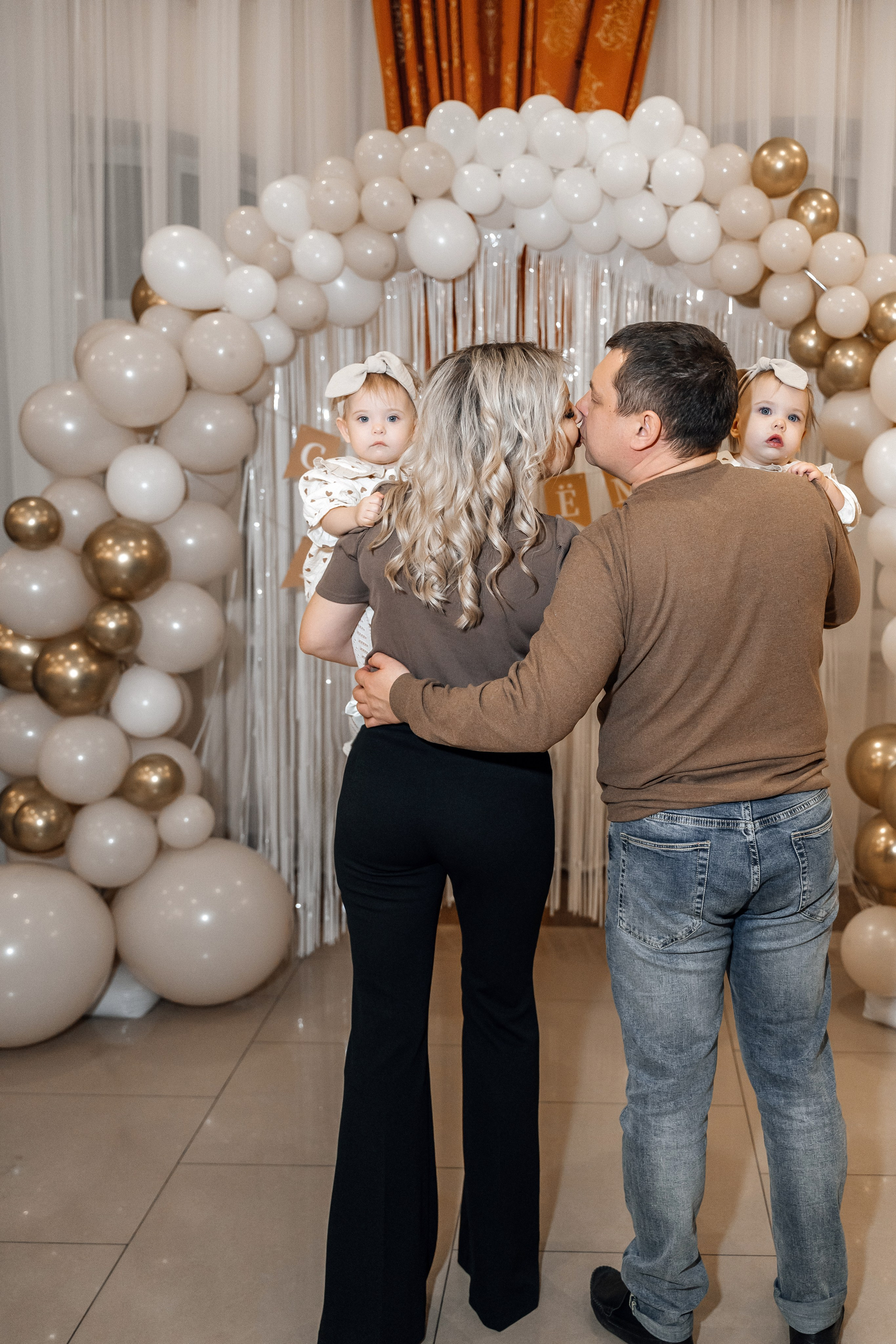 Александра и Виктория 1 годик. Семейный фотограф в Белгороде Амелина Алина