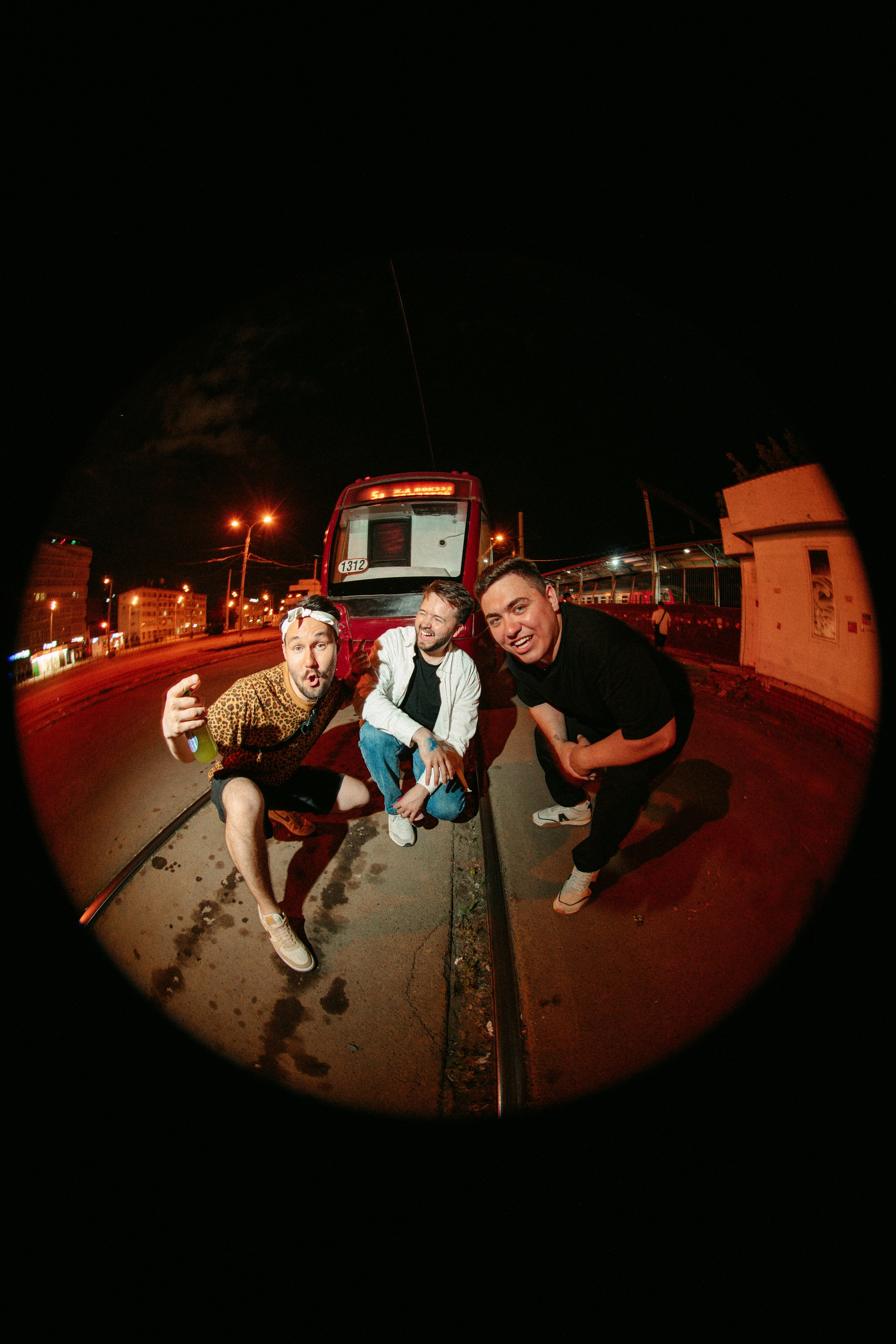 Вечеринка в трамвае / 2024. Саша Копылов, фотограф в Казани