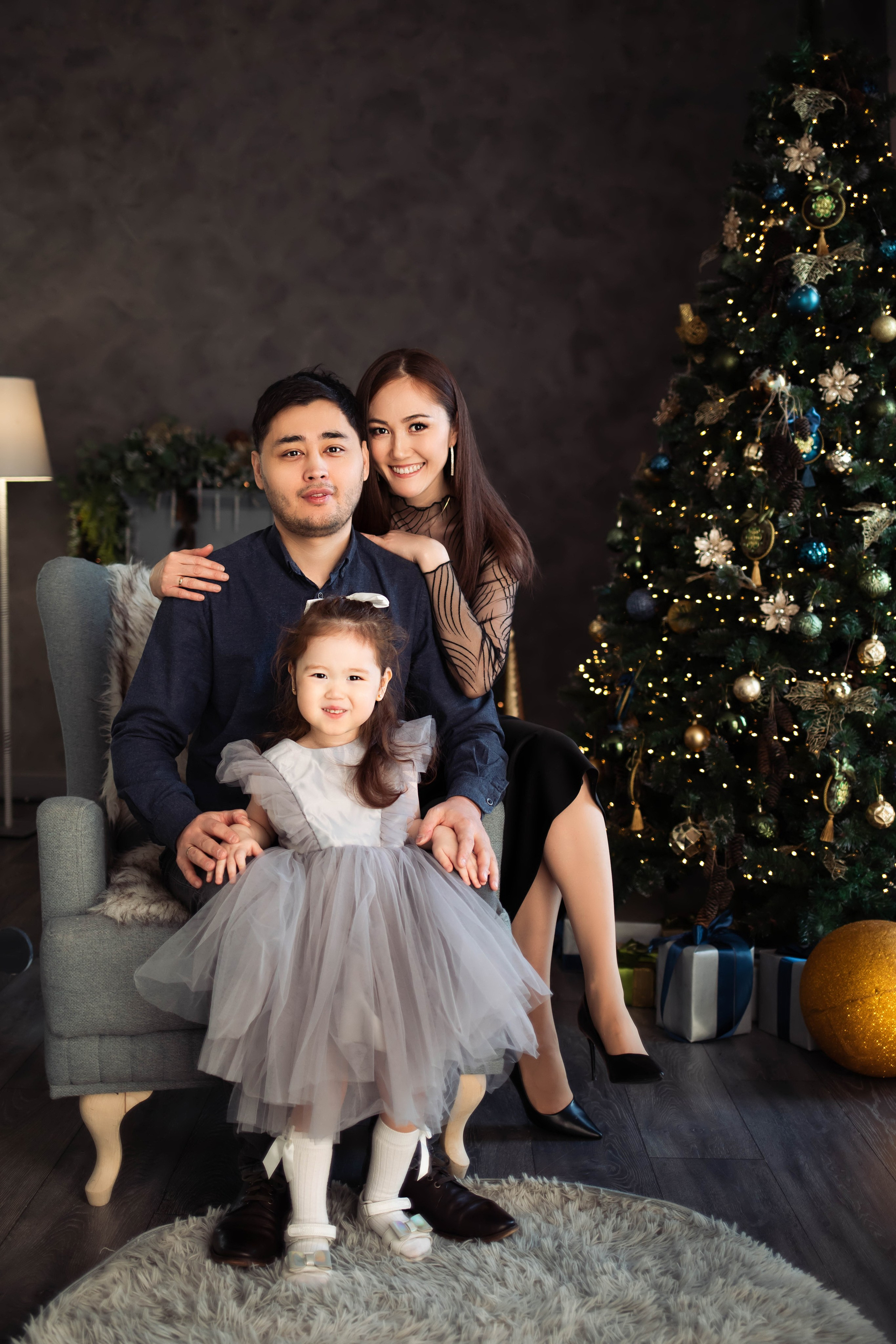 Семейная фотосессия в студии. Фотограф новорожденных в Новосибирске