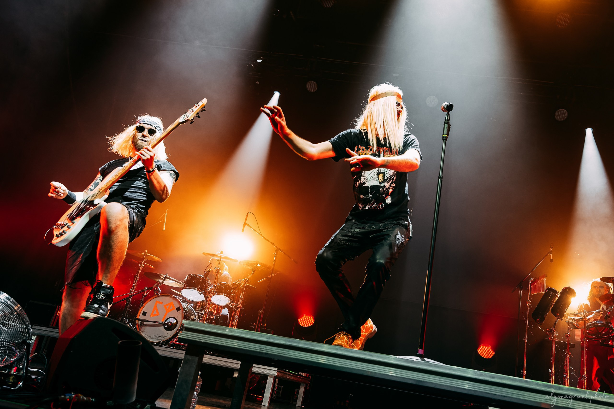 Багровый Фантомас, фоторепортаж, СПб, BASE, 14.12.2025. Алена Адрианова: фотограф в Санкт-Петербурге