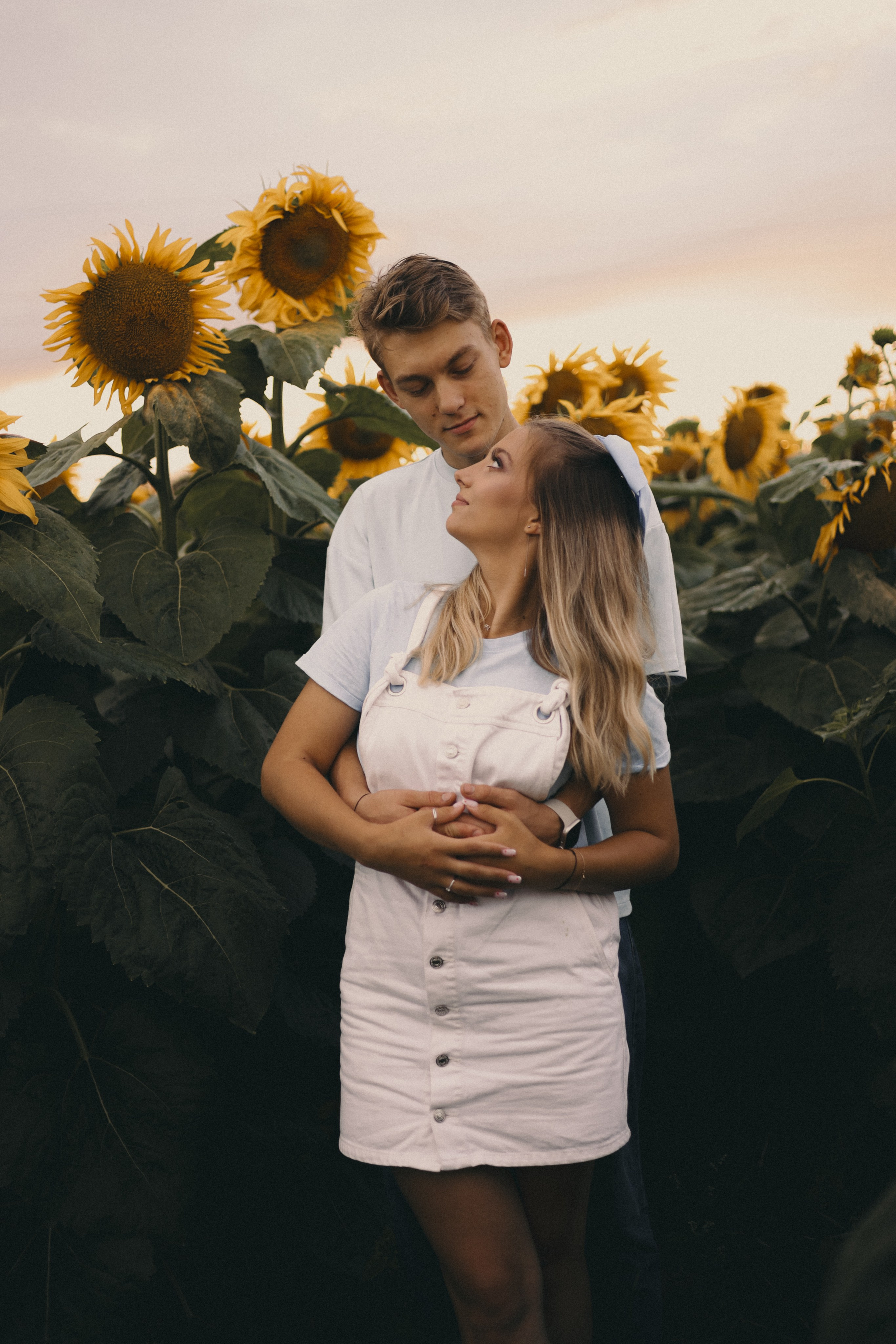 Михаил и Валерия | Подсолнухи. Фотограф Мария Лаенко