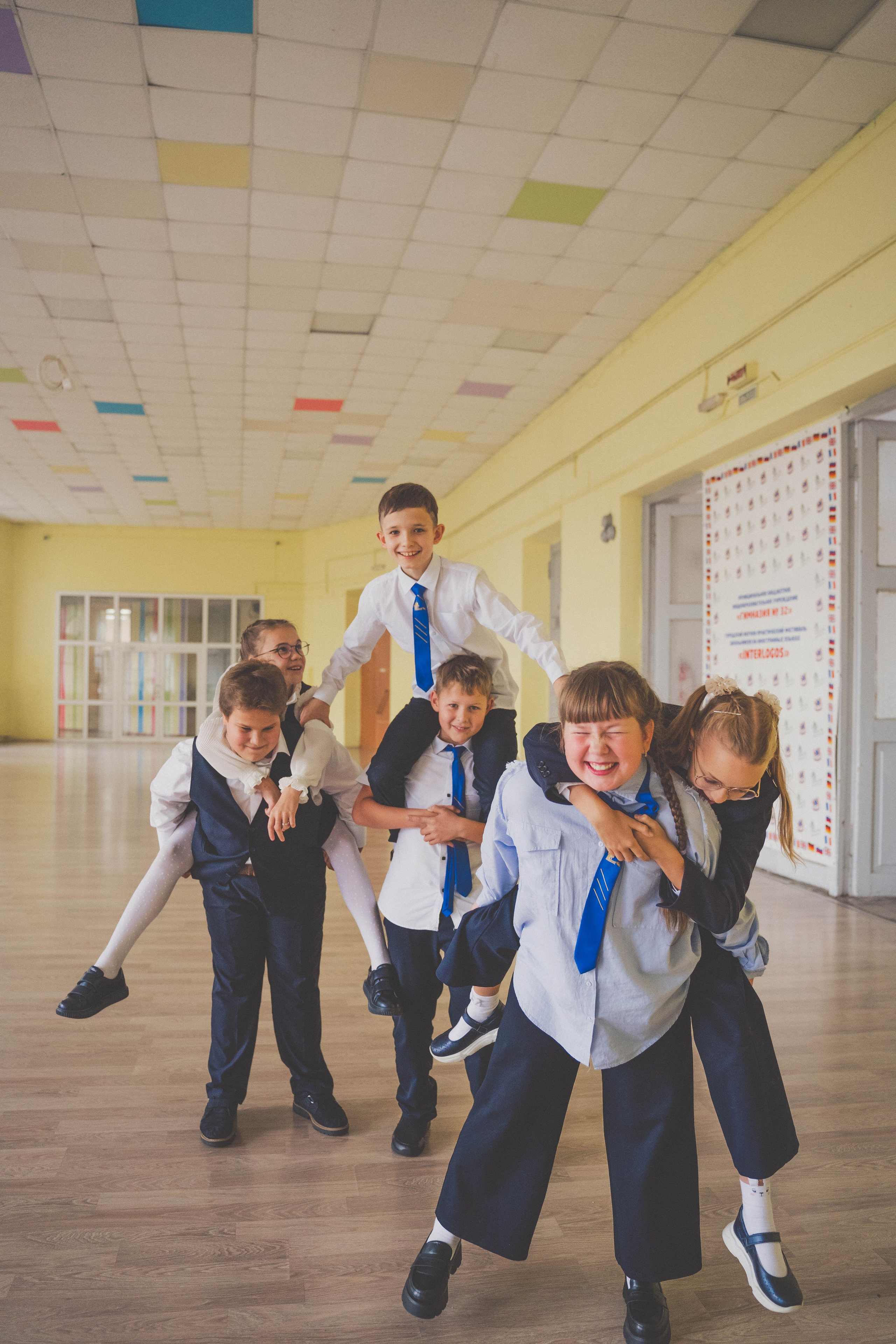 Классбук Гимназия 32 Иваново. Ирина Коновалова школьный фотограф. Выпускные альбомы Ярославль