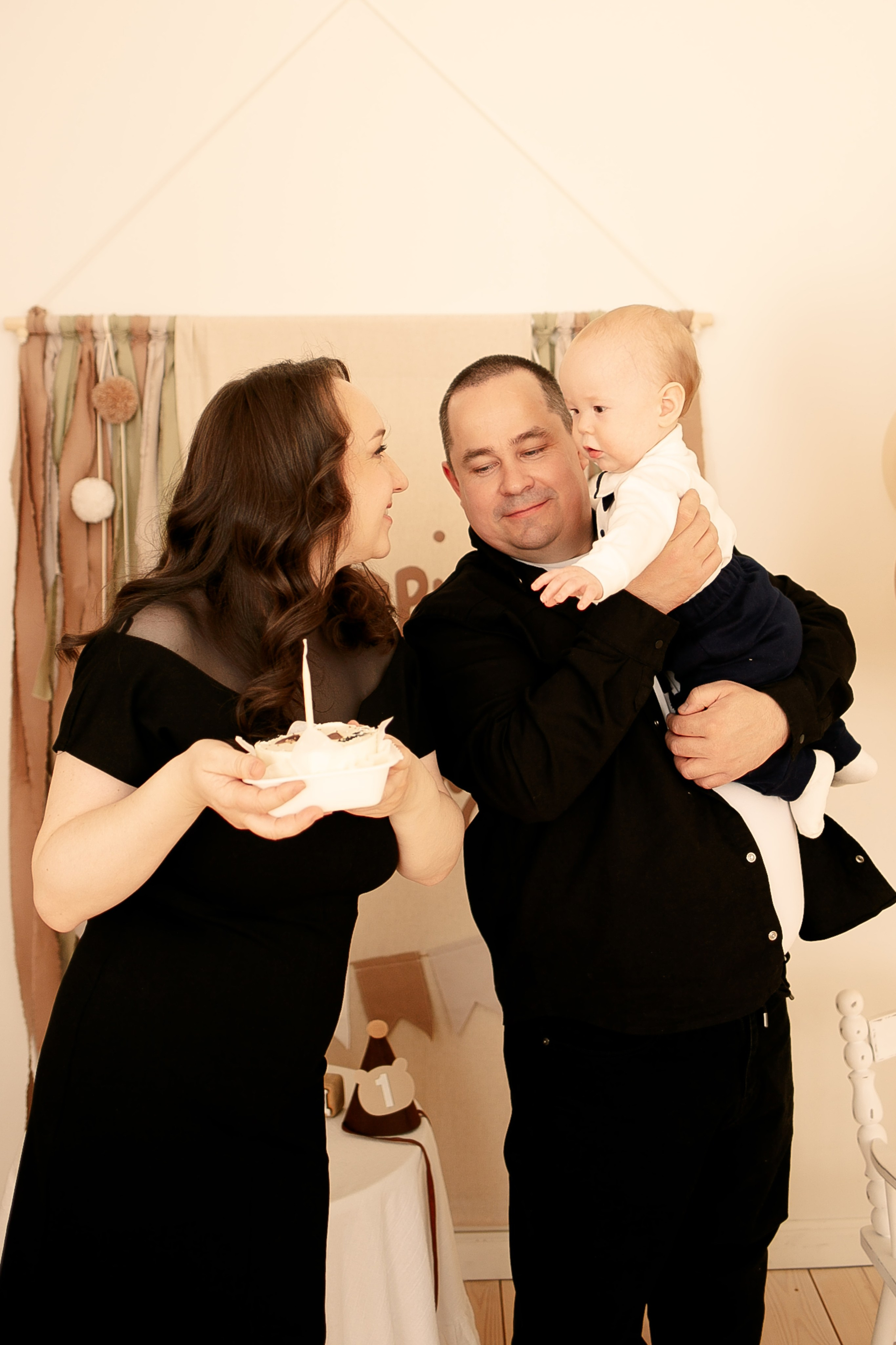 Тимуру 1 годик. Семейный фотограф Фотосессия беременности  Екатеринбург Елена Луткова