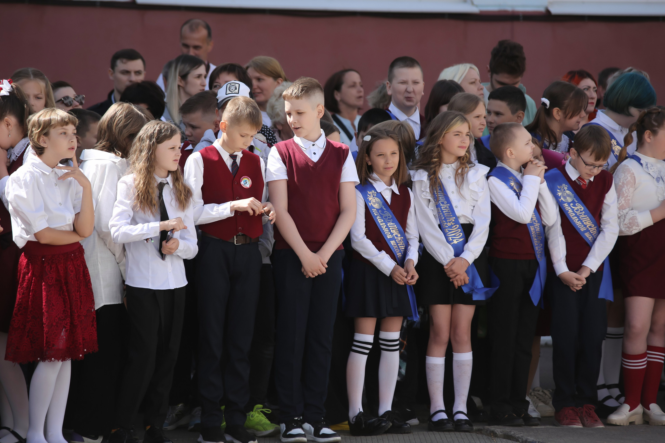 ЛИНЕЙКА «ПОСЛЕДНИЙ ЗВОНОК» 9 ШКОЛА 2024 г МЦЕНСК. ТВОЙ АЛЬБОМ / ТВОИ ПРАВИЛА