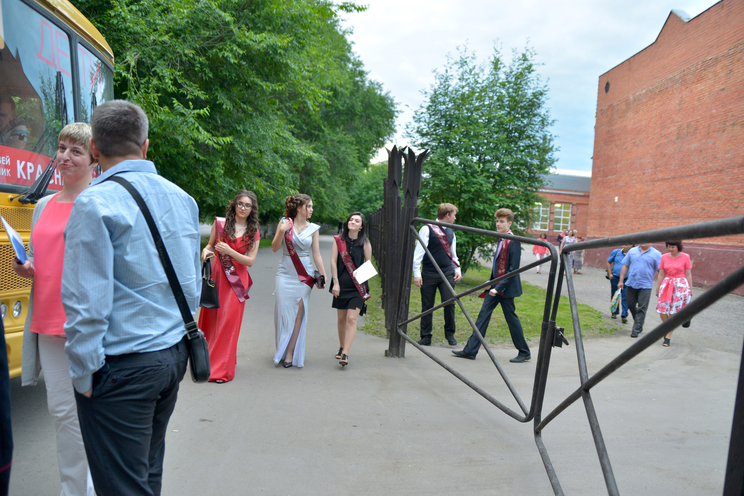 Звонок и выпускной. Фотограф, видеооператор Нина Коршунова