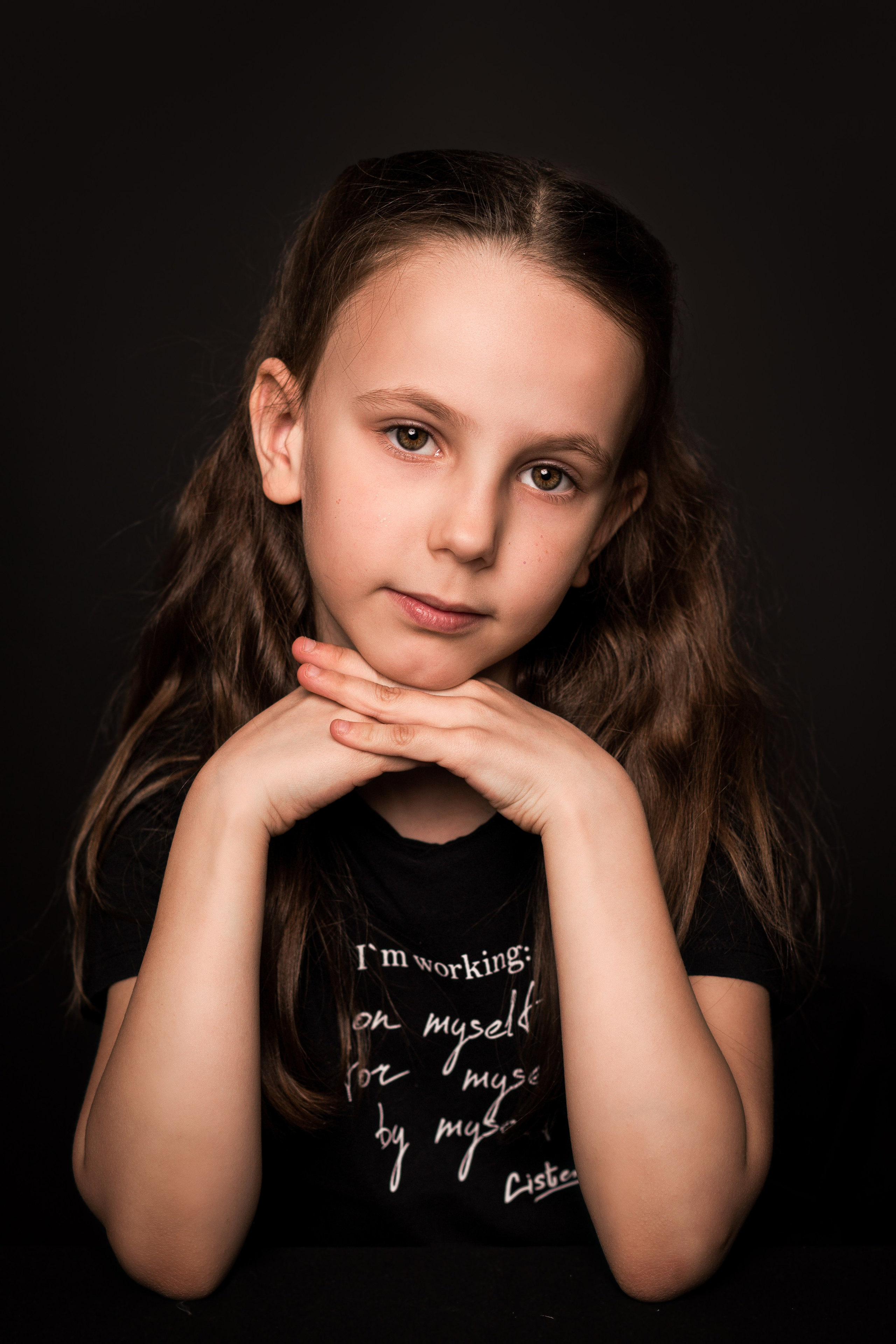 Детский сад, портреты на чёрном фоне. Фотограф Шунова Саша