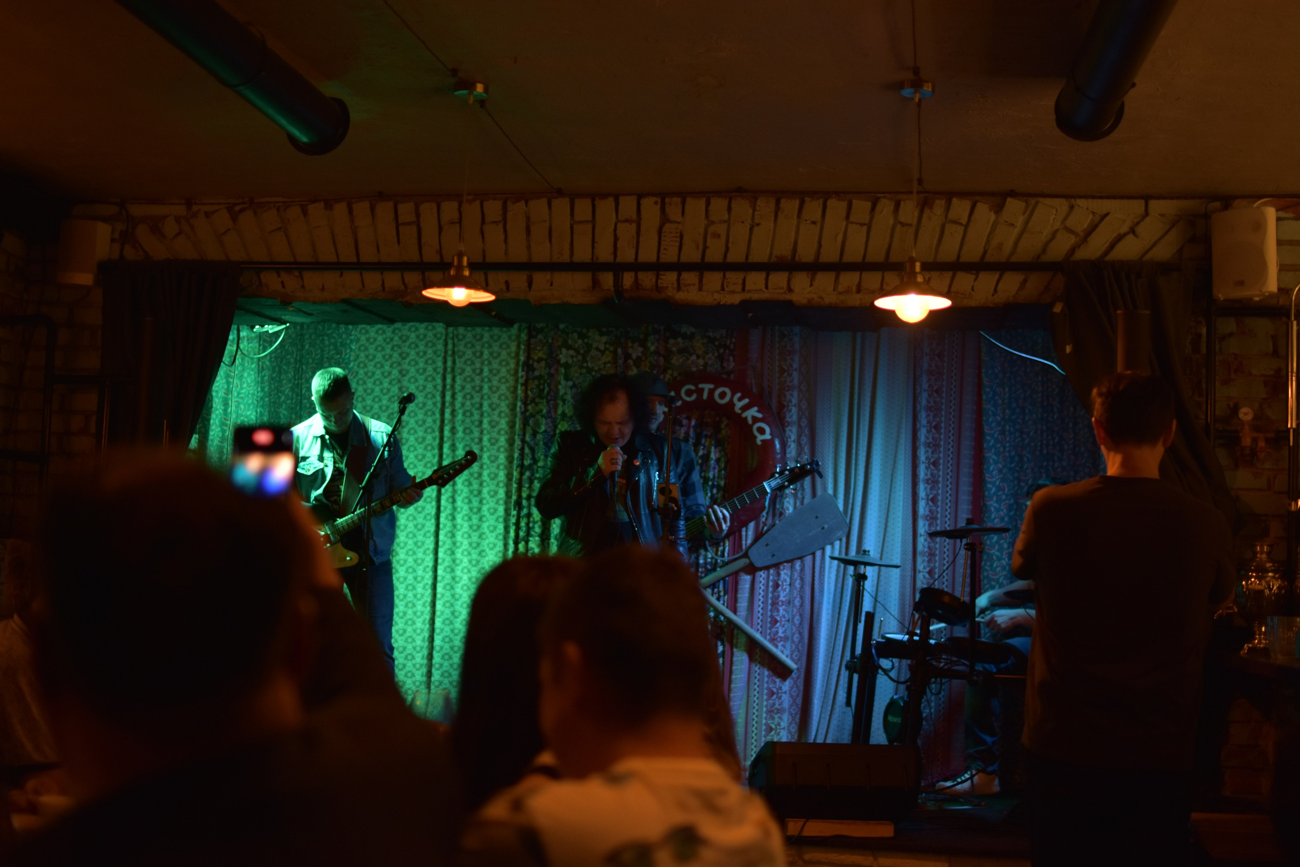 Hard Rock Cafe — Торжественный праздник дня рождения. Фотограф Владивосток (художественный портрет, празднование, торжество, мероприятие, фотопрогулка)