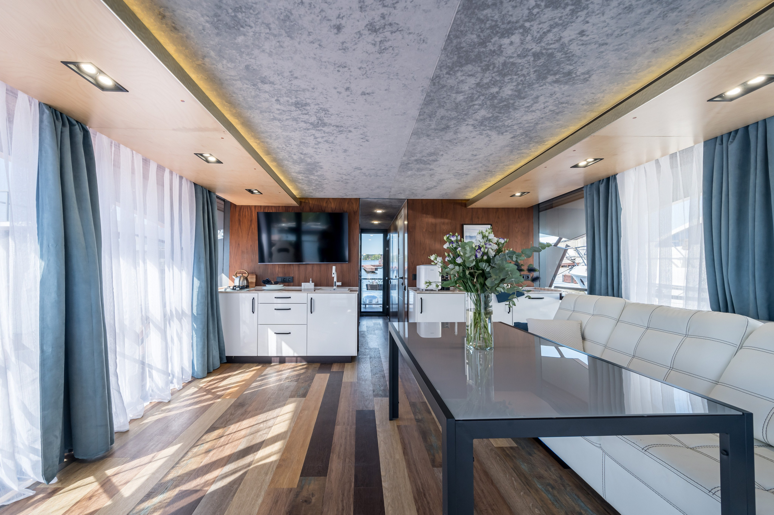 Хаусботы для вечеринок и бизнес-встреч. Интерьерный Фотограф Москва Криста FLY Труфанова