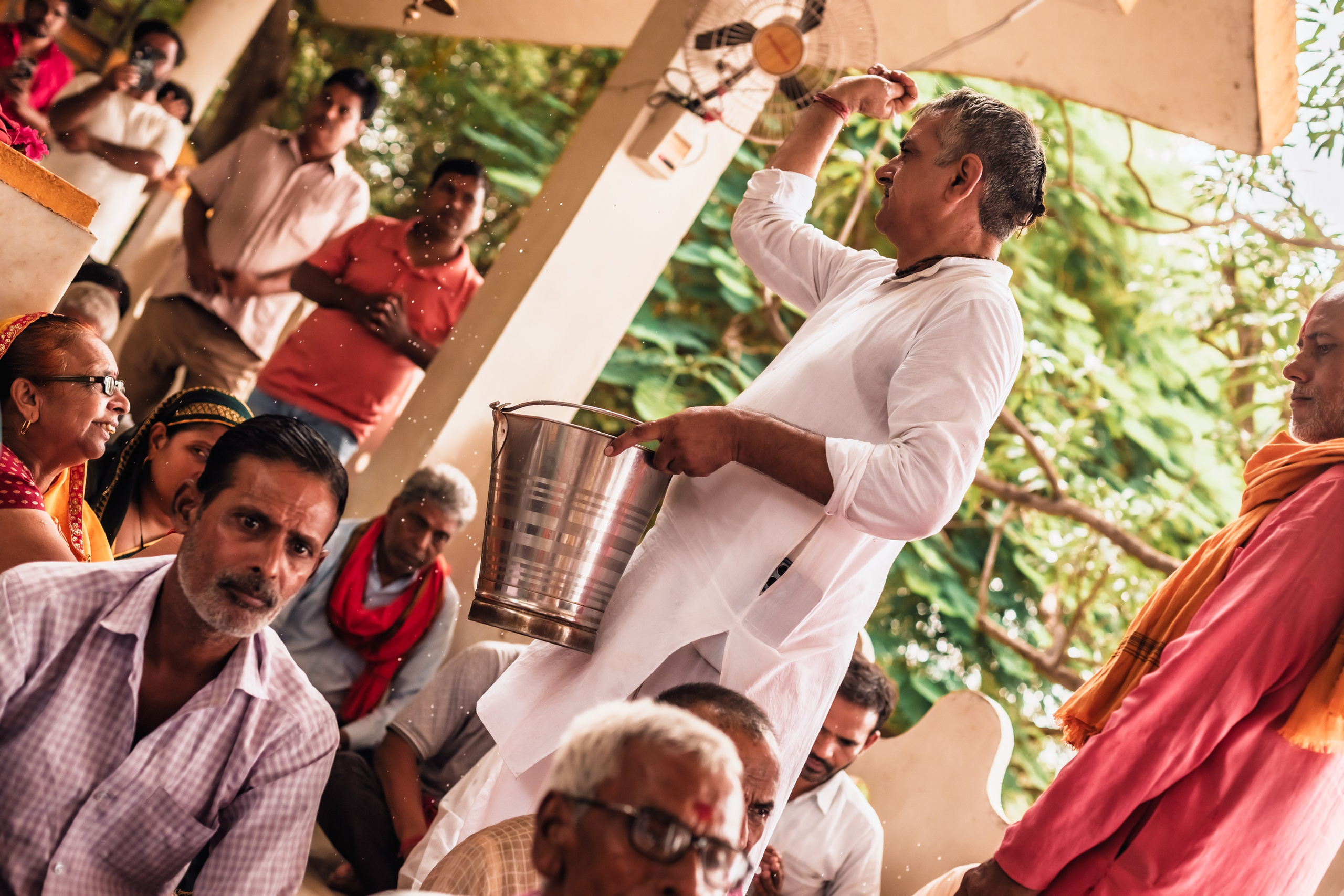 Abhisheka Devraha Baba on Sri Devdas ji maharaj bd. Mariam Bagdasaryan