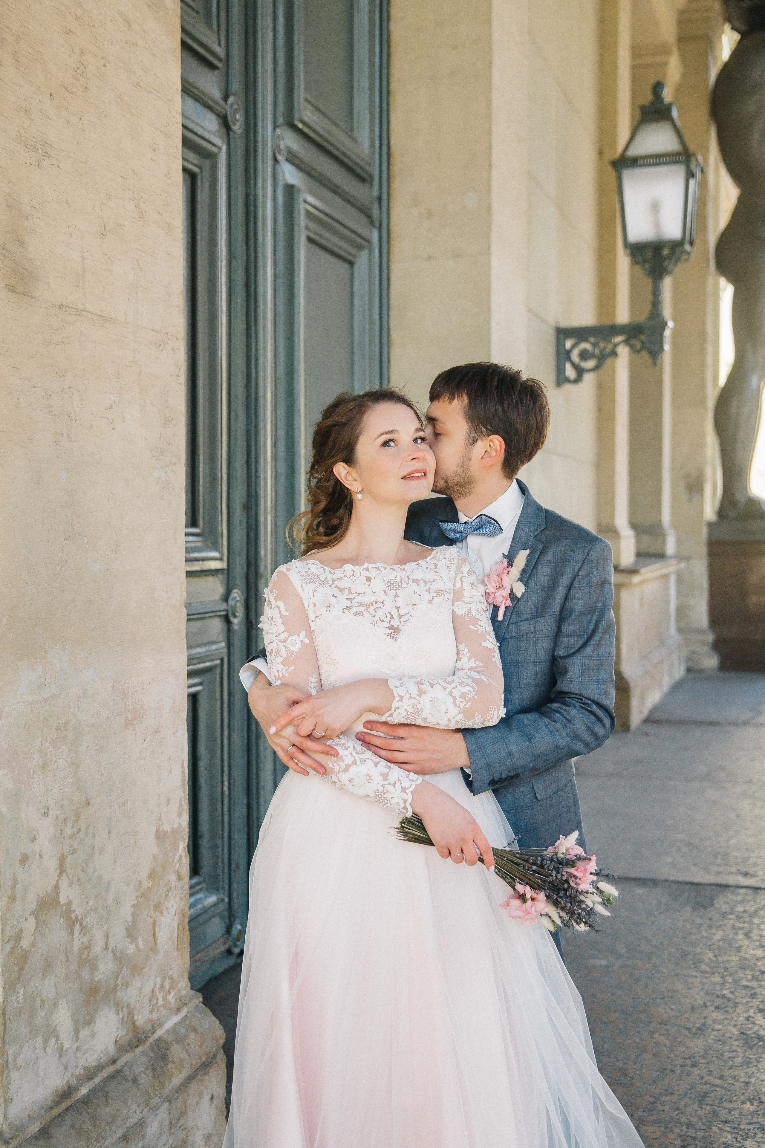 МАЙ | Дворец № 1, Атланты, Эрмитажный дворик. Свадебный фотограф в Санкт-Петербурге Полина Корзухина