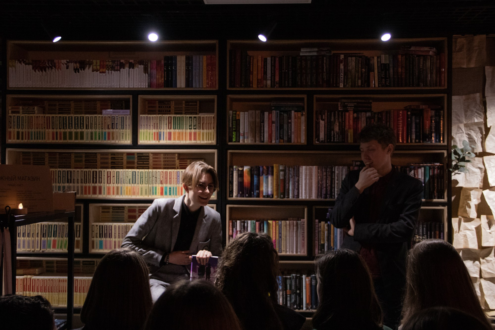 Презентация книги в кофейне «Издательство кофе». Репортажный, промышленный и маркетплейс-фотограф Дмитрий Чернат