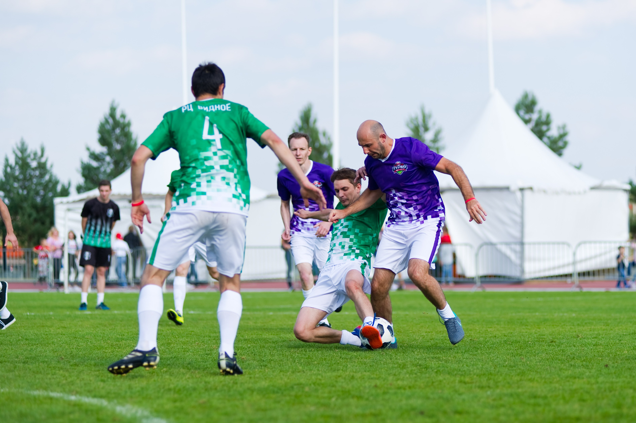 Турбофутбол (корпоративное соревнование «Пятерочки»). Репортажный фотограф и видеограф Слава Думчев. Тимбилдинги, отчетники, корпоративы