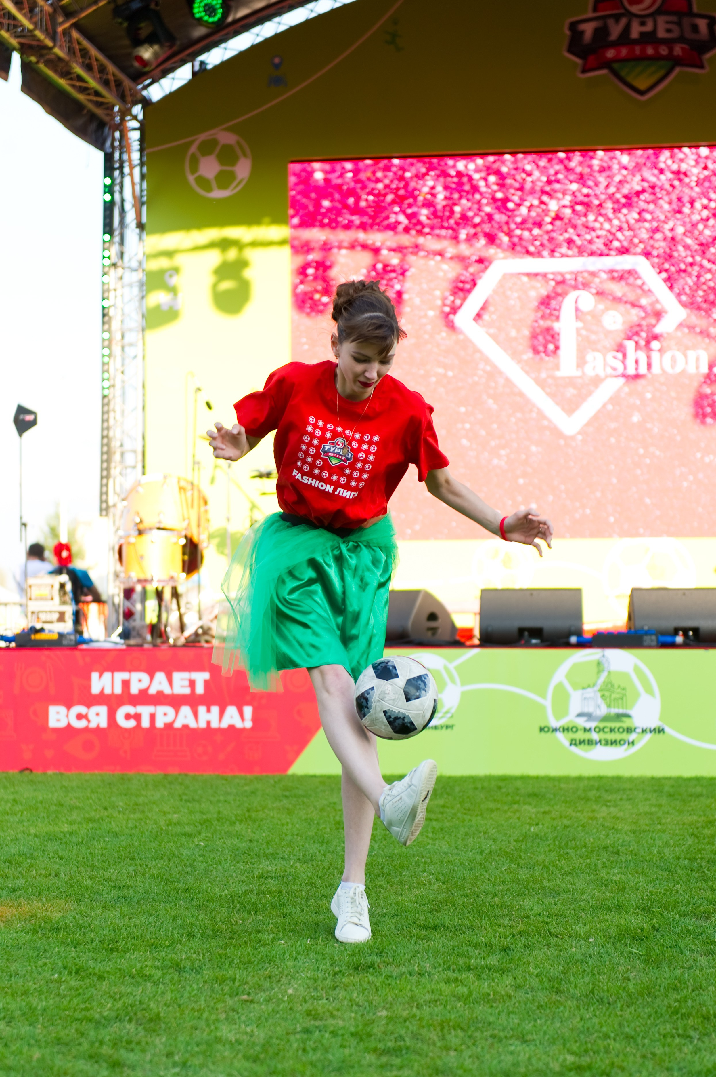 Турбофутбол (корпоративное соревнование «Пятерочки»). Репортажный фотограф и видеограф Слава Думчев. Тимбилдинги, отчетники, корпоративы