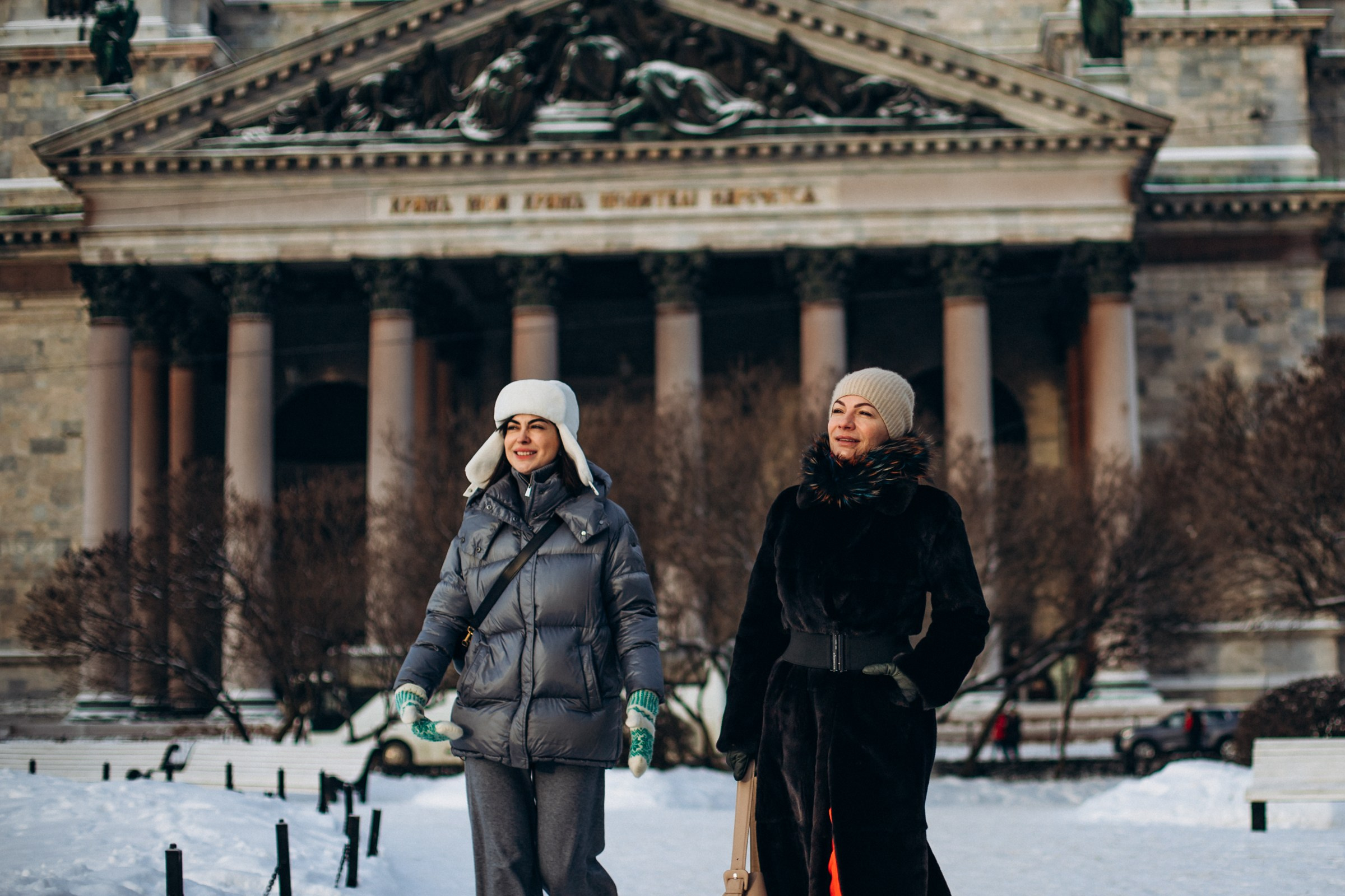 Мария с мамой в январе. Фотопрогулка в Петербурге. Индивидуальный и семейный фотограф в Санкт-Петербурге