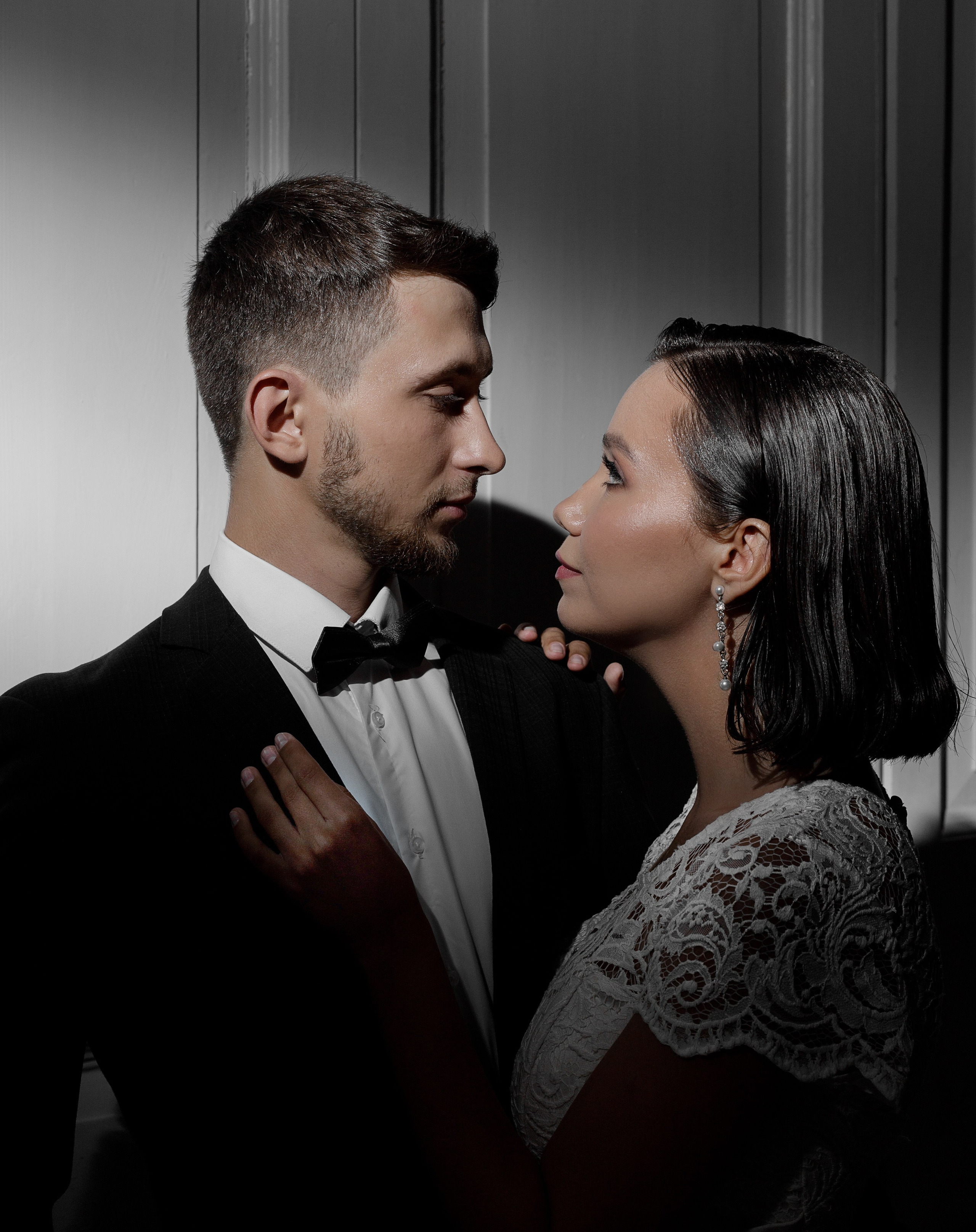 Магия свадебного дня в Новосибирске, свадебная лавстори в студии и на уличной локации. Фотограф Ольга Баранова