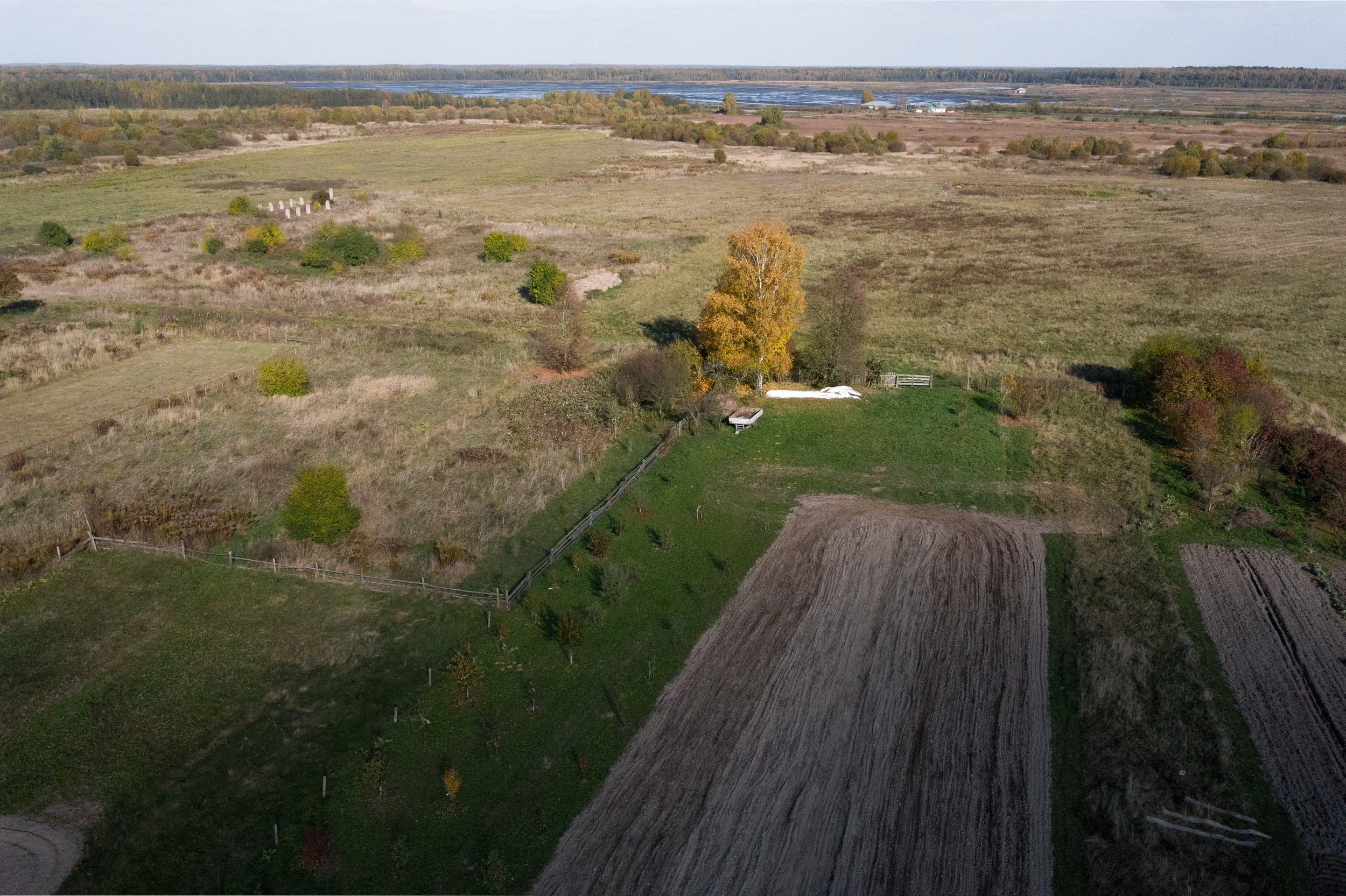 Home.land. Künstler Verstecktoff