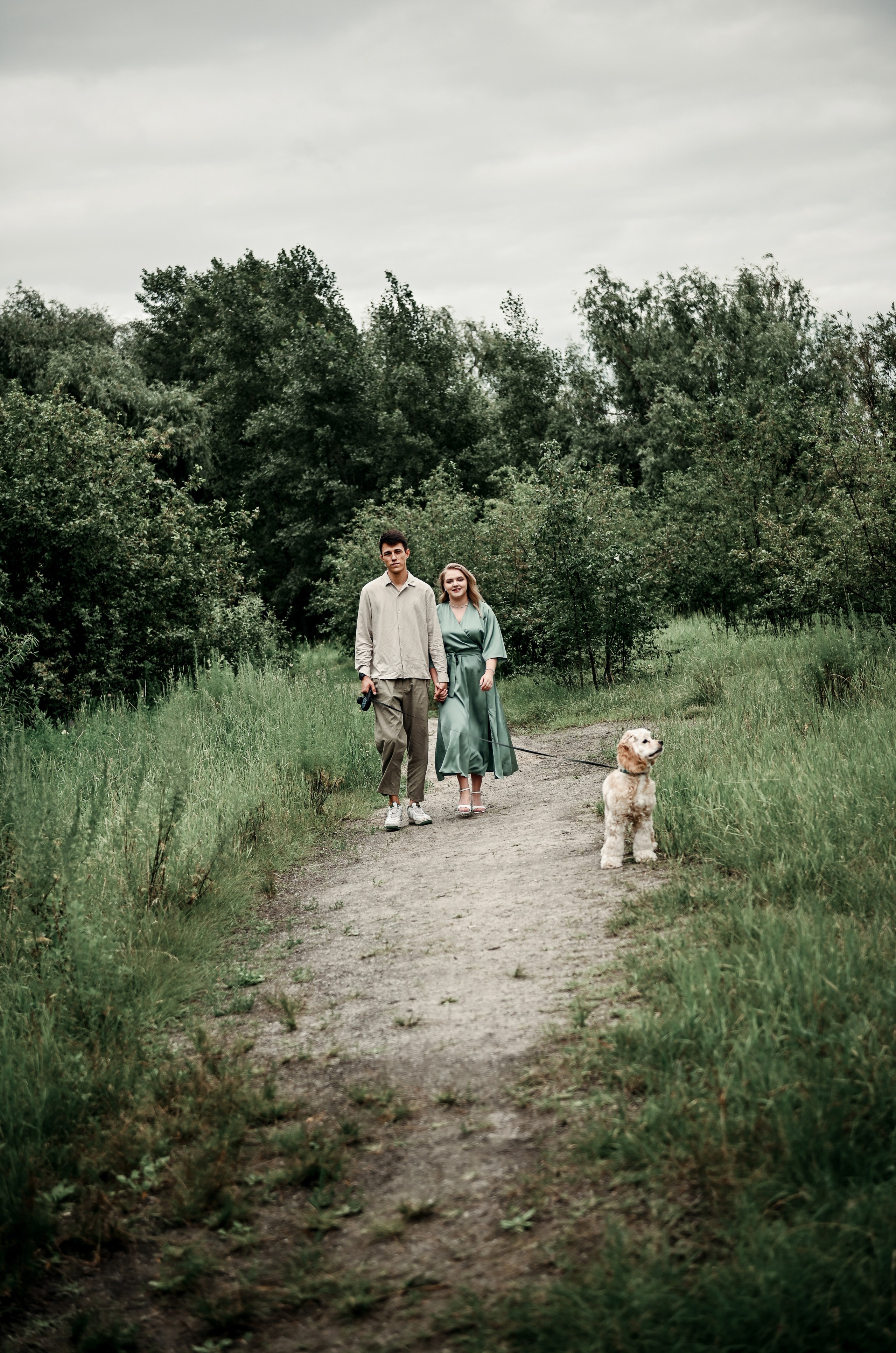 Love story прогулка вместе с песиком))). Свадебный, семейный, детский, контент фотограф в Омске Максим Ильин