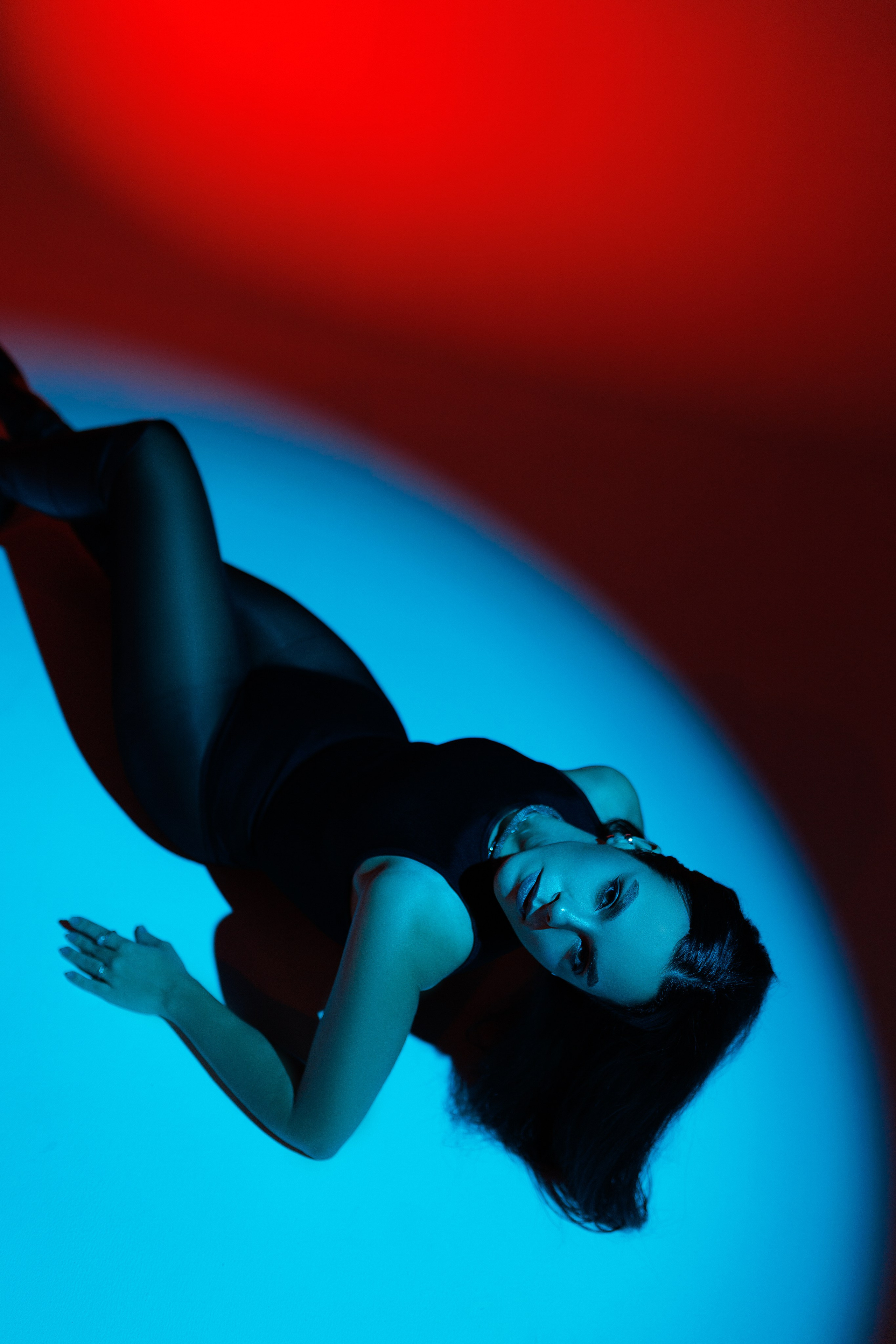 Цветной свет и фигуры. Фотограф Минск