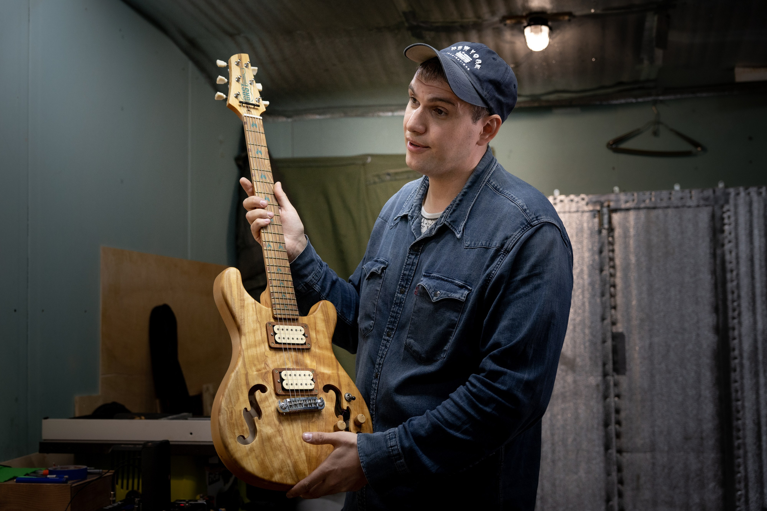 Владимир Иванов. Железнодорожник и гитарный мастер. Репортажный фотограф Наталья Лапцевич